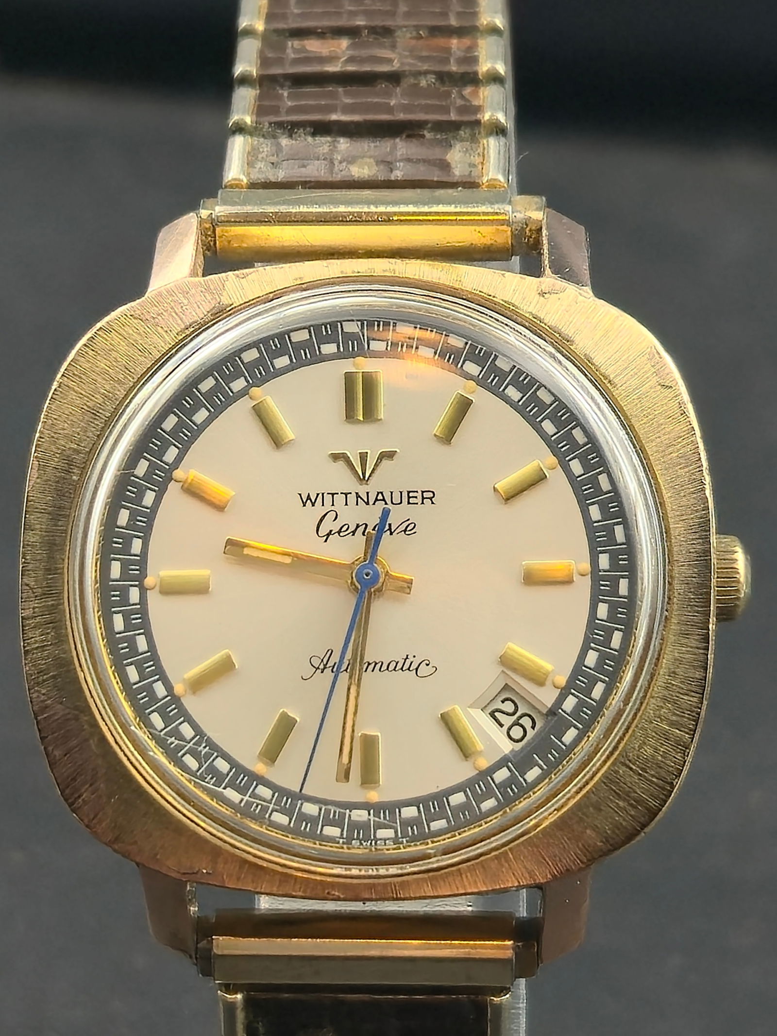 1977 Wittnauer Genève 36mm Gold-Tone Automatic Date Wristwatch (Runs (1 of 11)