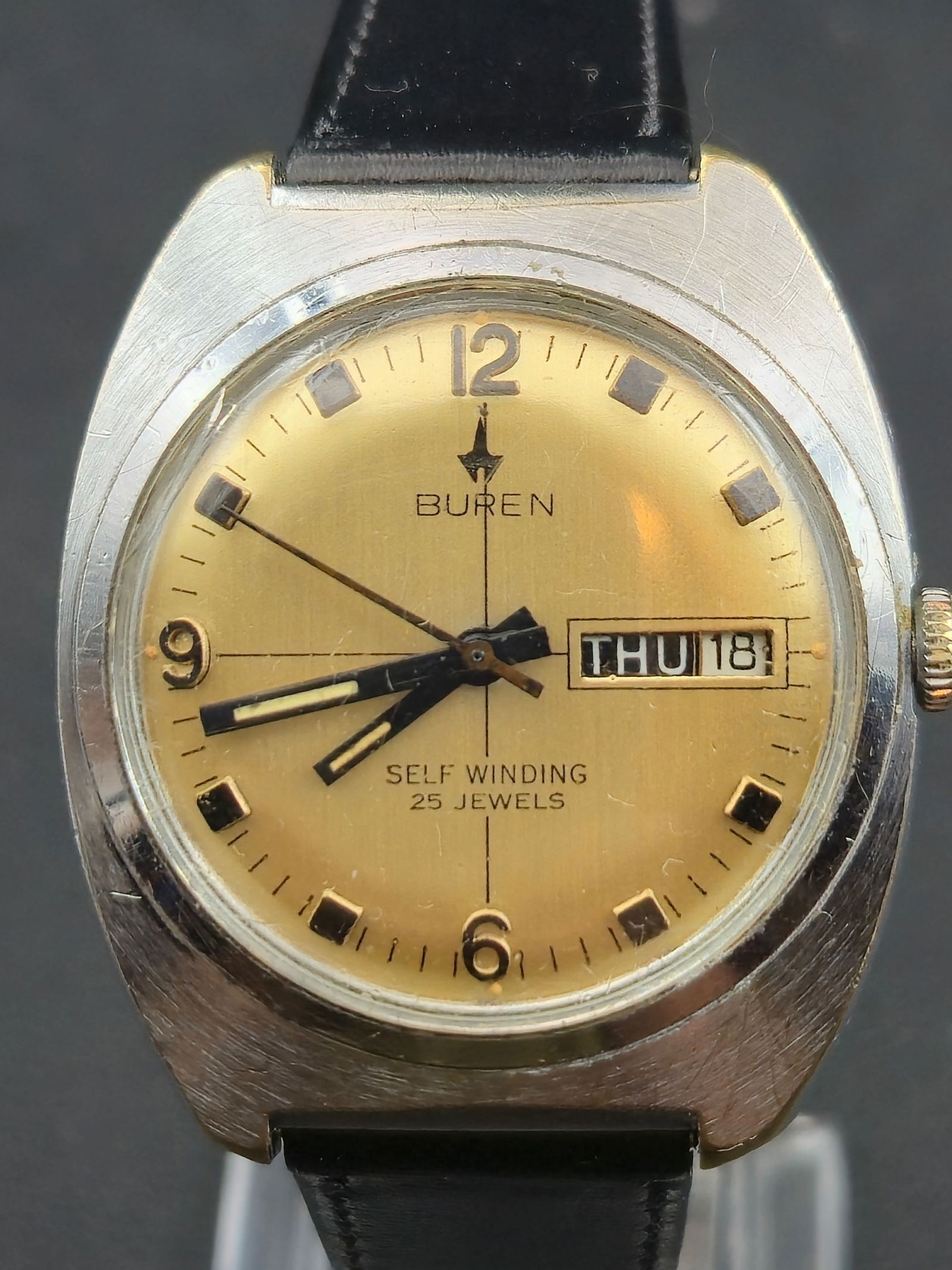 Buren Self Winding Wristwatch 1970s 25 Jewel Swiss Day Date 35 mm (1 of 10)