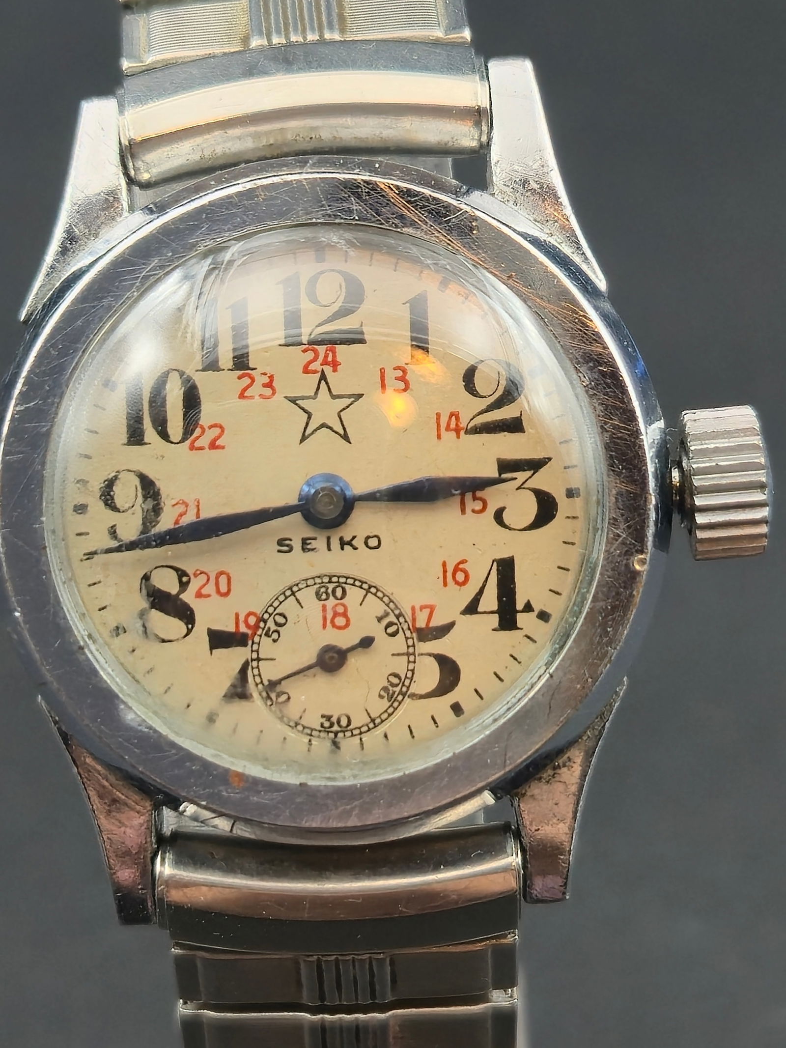 Seikosha WWII-Era Seiko Red Star Military Field Watch 29 mm(1938–43) (1 of 10)