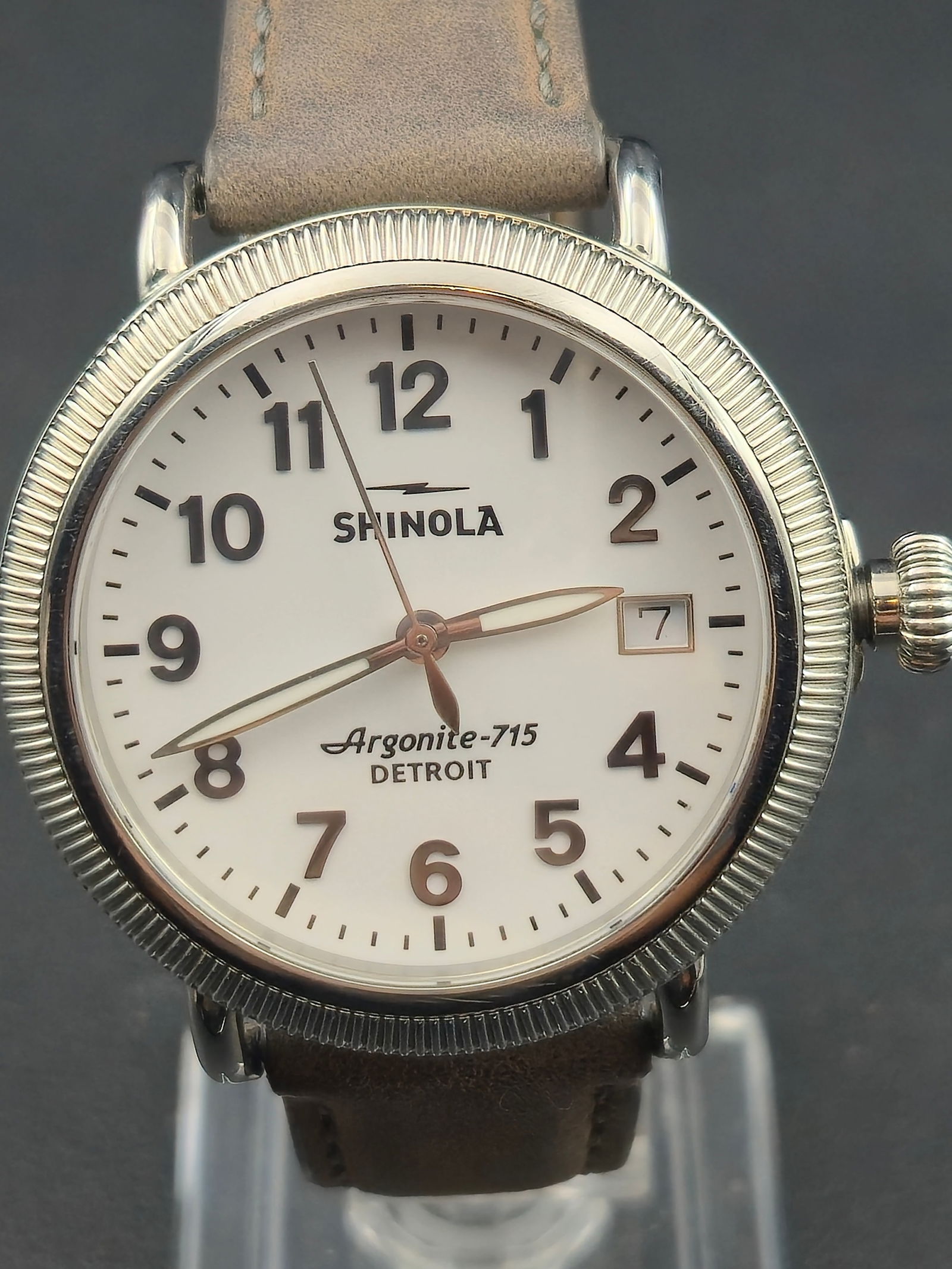 Shinola Runwell 38mm Argonite 715 Quartz Watch White Dial Detroit Assembly: Modern Shinola Runwell 38mm wristwatch featuring a crisp white dial with raised Arabic numerals, luminous hands, and a framed date window at 3 o’clock. Powered by the Argonite 715 quartz movement, m