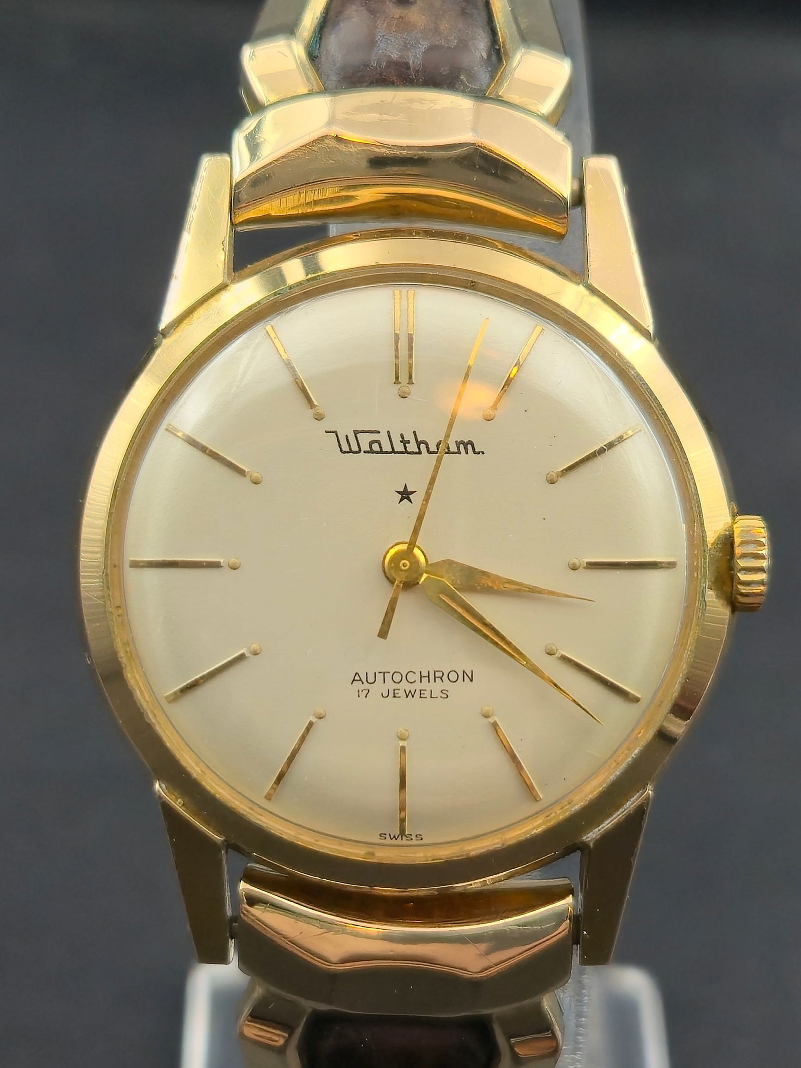 Waltham Autochron 17J Gold-Filled Automatic 34 mm (1960s, Baume & Mercier Movement, Boxed NOS): An exceptional Waltham Autochron automatic wristwatch, circa 1960s, featuring a Baume & Mercier Genève 17-jewel Swiss automatic movement housed in a 20-micron gold-filled case with stainless-steel ba