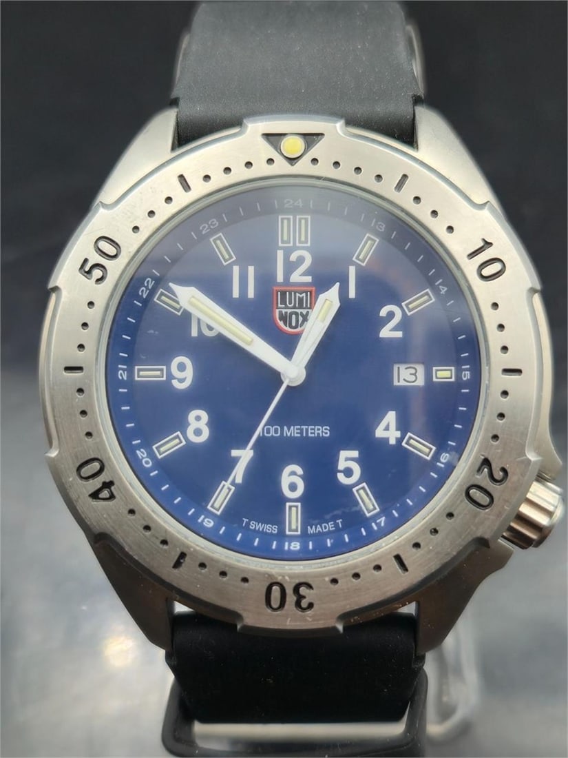 Luminox Series 200 Diver 100M 45mm New Batt (1 of 9)