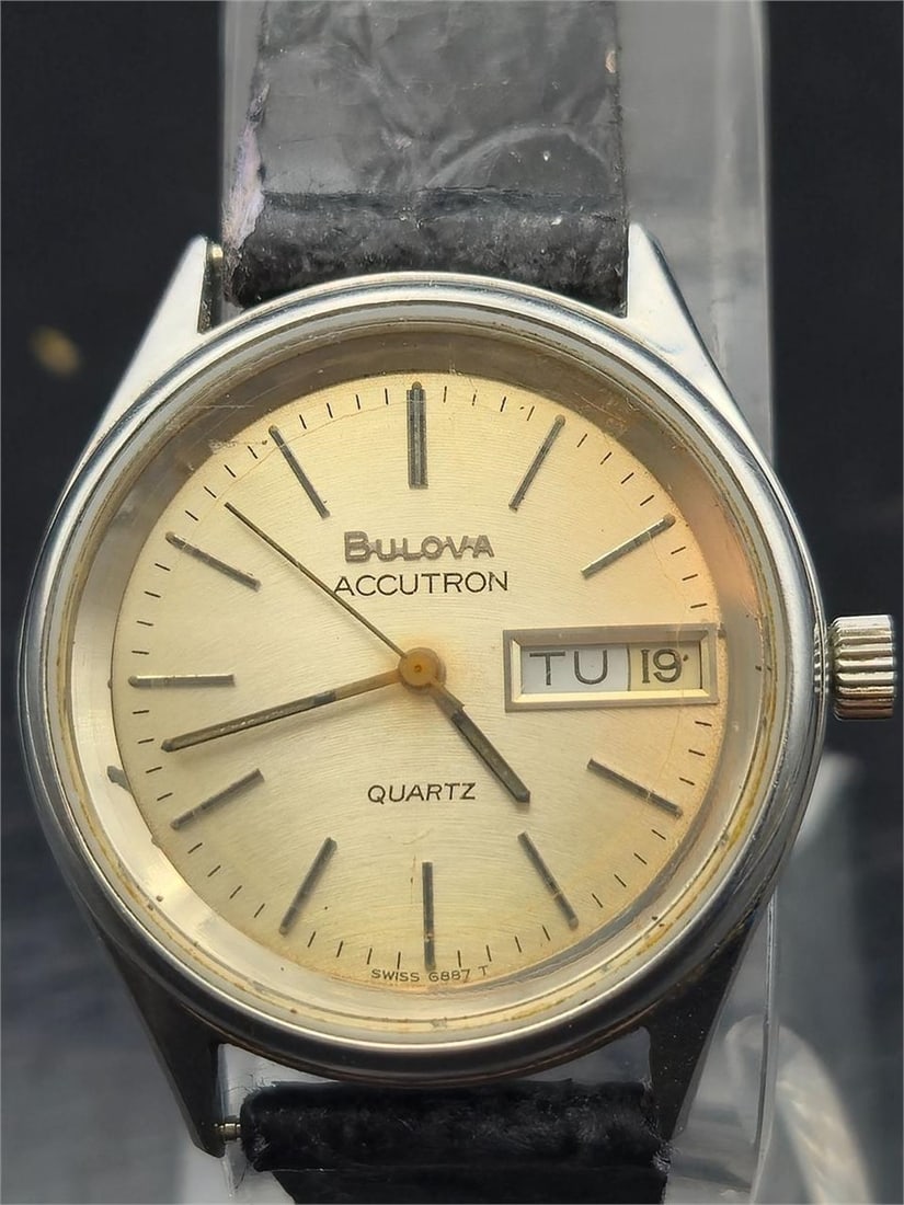 1979 Bulova Accutron Quartz 33.3mm SS Watch (1 of 8)