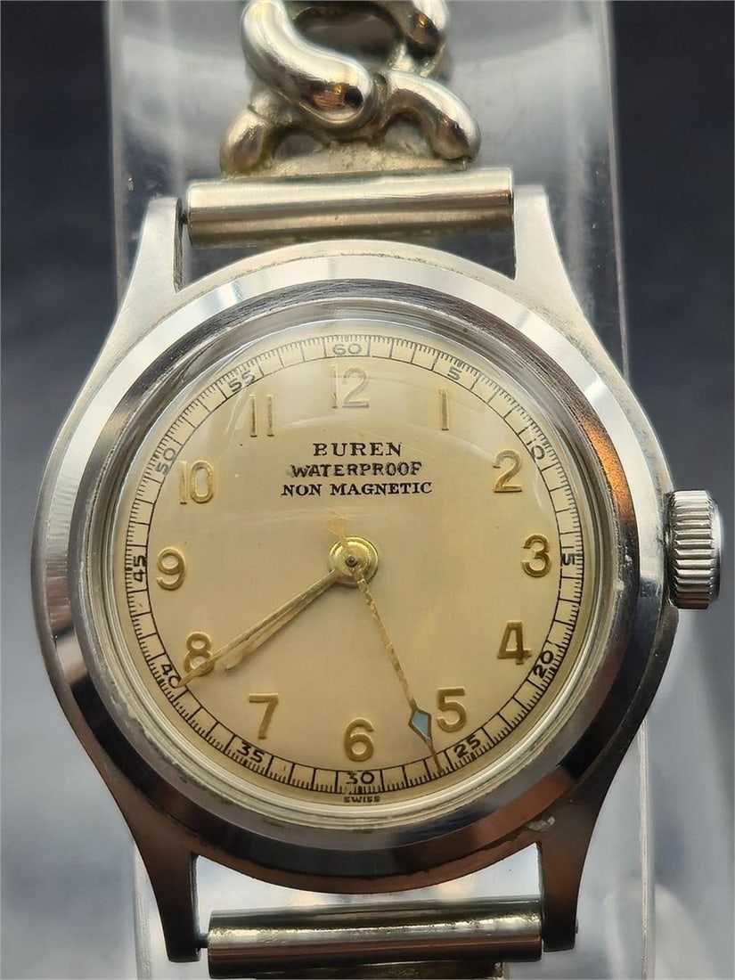 1950 Buren Grand Prix 17J 33mm Running: Circa 1950 Buren Grand Prix wristwatch powered by a Swiss 17-jewel manual wind movement, marked “Buren Watch Co. S.A.” and “Unadjusted.” Inner case back marked 92510, with Brevet+ Swis