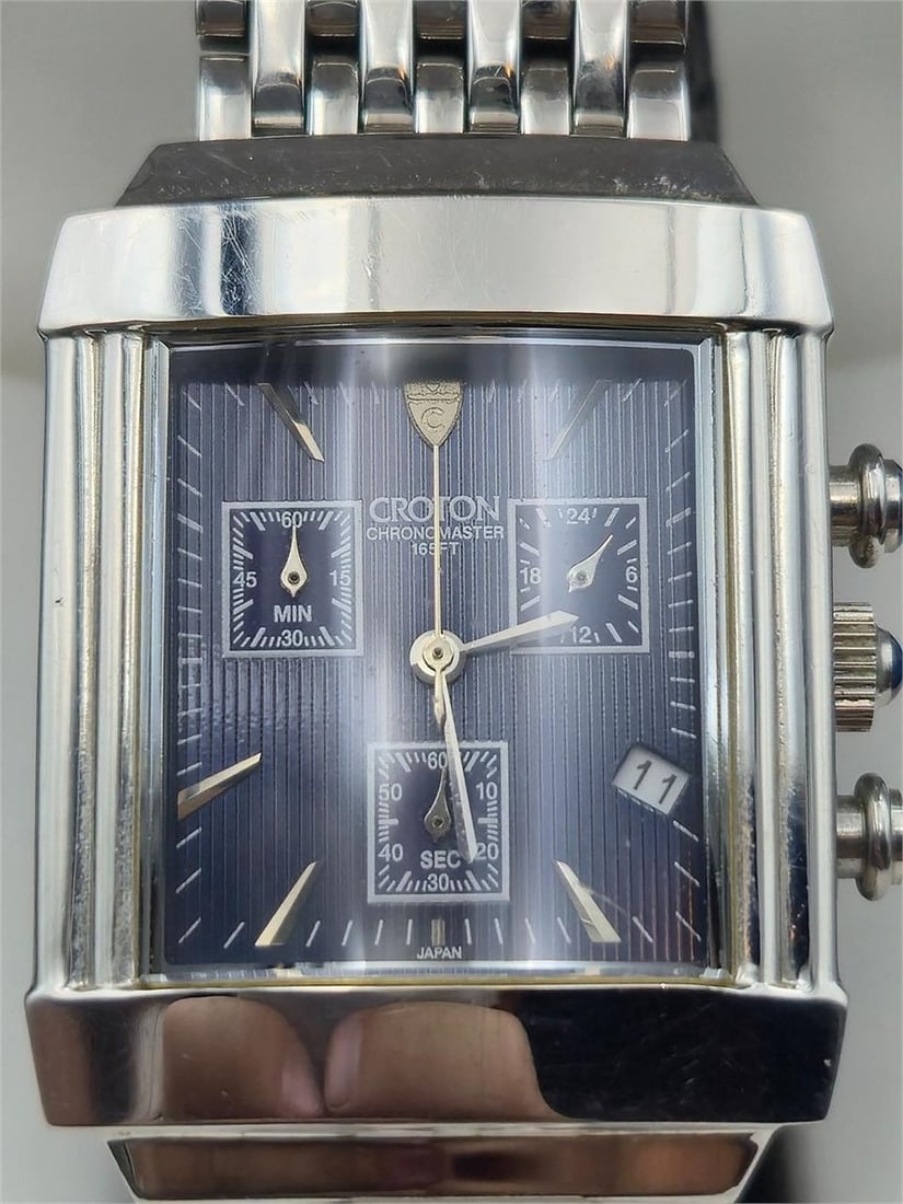 Croton Chronomaster Quartz – Box & Warranty Set: Elegant Croton Chronomaster Quartz Chronograph featuring a deep midnight blue dial with textured vertical lines and silver-tone subdials. Housed in a bold rectangular stainless steel case, this watch