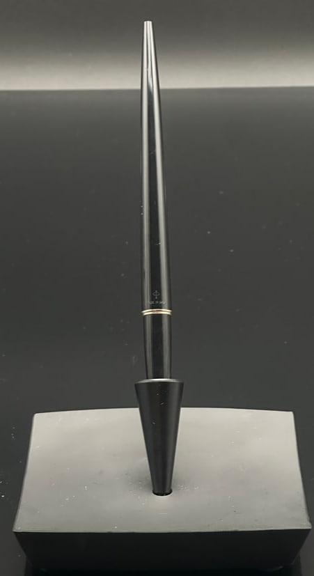 Vintage Parker Desk Pen with Black Resin Barrel, Gold Trim & Original Stand – Boxed (1 of 7)