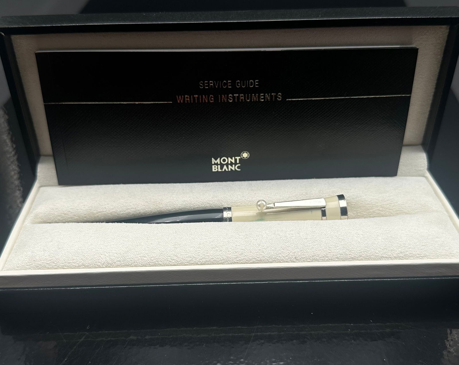 Montblanc Bohème Jewels Ballpoint Pen with White Lacquer Cap & Pearl Clip – Boxed: Offered is an authentic Montblanc Bohème Jewels ballpoint pen, featuring a black resin barrel paired with a white lacquer cap accented by platinum-plated trim. The pen’s most striking feature is it