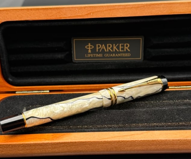 Parker Duofold Intl Pearl & Black Fountain Pen -18kt Fine Oblique Nib: Parker Duofold Intl Pearl & Black Fountain Pen -18kt Fine Oblique NibParker Fountain PenOver the next several weeks and months I will be selling pens from the collection of a Colorado doctor who has c