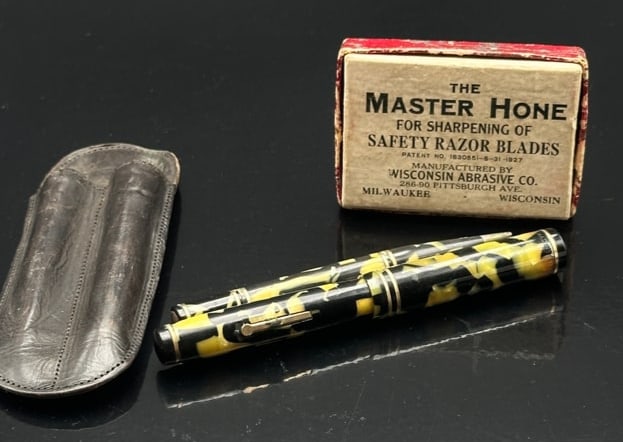 Wahl-Eversharp Gold Seal Fountain Pen in Black & Yellow Celluloid with 14k Manifold Nib, Leather Cas (1 of 8)