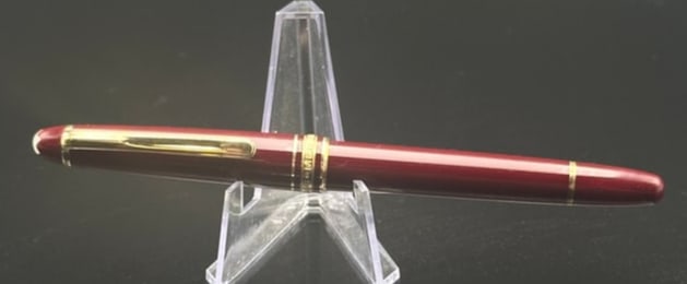Montblanc Meisterstück Classique Burgundy Fountain Pen – 4810 14K Gold Nib (1 of 9)