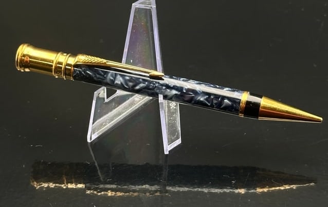 Parker Duofold Blue Marble Ballpoint Pen with gold-plated trim (1 of 6)