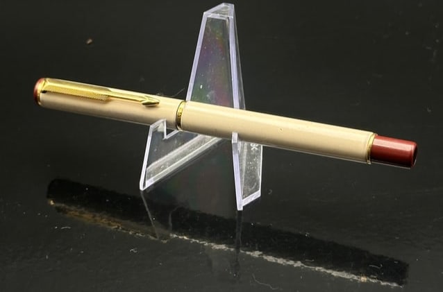 Vintage Parker 45 Classic Ballpoint Pen – Ivory Barrel with Burgundy End Cap and Gold Trim (1 of 9)