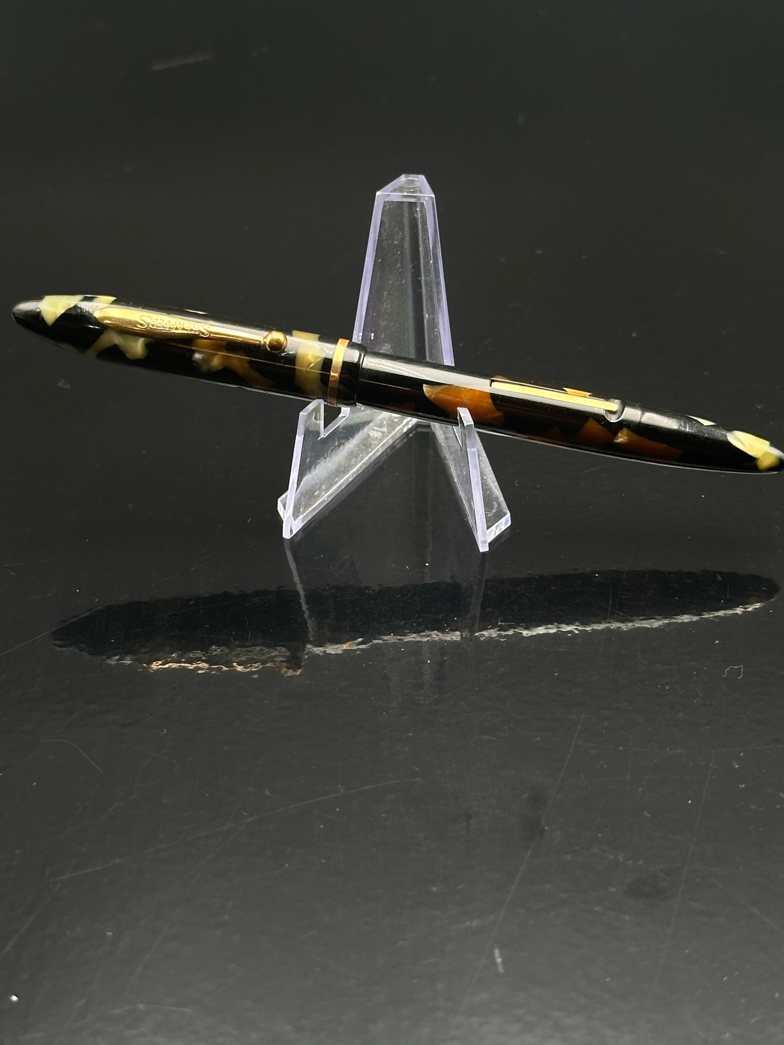 Vintage 1930s Sheaffer Balance Fountain Pen – Black & Pearl Celluloid, 14K No. 3 Gold Nib, Fort: Vintage Sheaffer Balance fountain pen manufactured by W.A. Sheaffer Pen Co., Fort Madison, Iowa, U.S.A. (Pat. D-78795). The pen features the classic 1930s Art Deco torpedo shape in a stunning black an