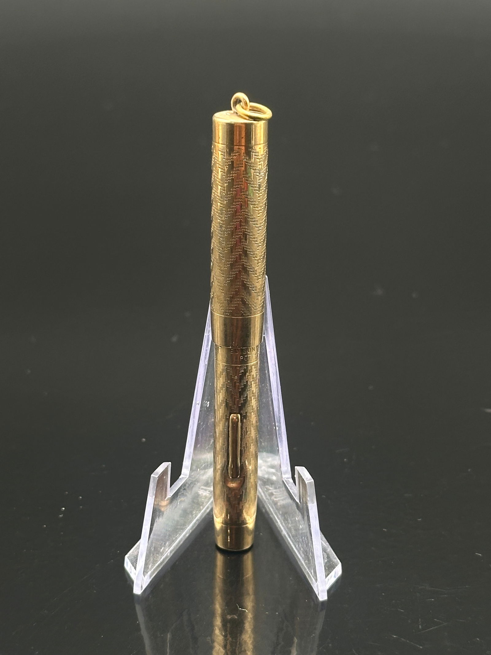 Early Edison Fountain Pen Petersburg VA – Gold-Filled Ring-Top, Heart-Shaped Nib, Ornate Guilloche: Rare early Edison Fountain Pen marked “Petersburg, VA.” Gold-filled overlay with intricate guilloche pattern and ring-top cap. Nib marked “Edison Fountain Pen” with heart-shaped breath