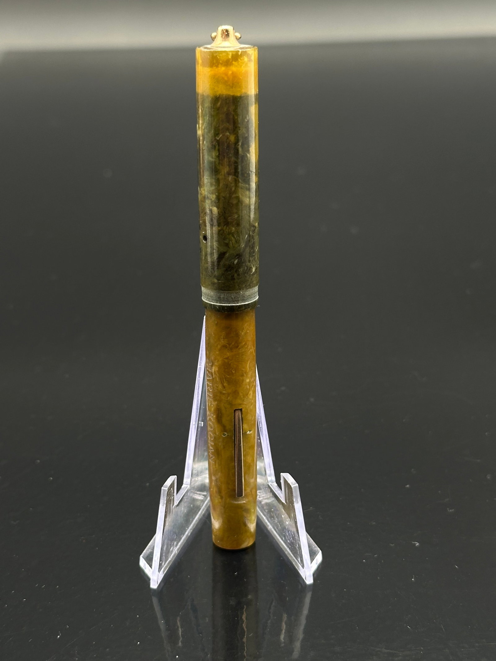 Sheaffer’s Lifetime Fountain Pen, 14K Gold Nib, Marbled Golden Brown, c.1920s–1930s: An original Sheaffer’s “Lifetime” lever-fill fountain pen, made in Fort Madison, Iowa, circa 1920s–1930s. Features a marbled golden brown celluloid barrel and cap with subtle green veining