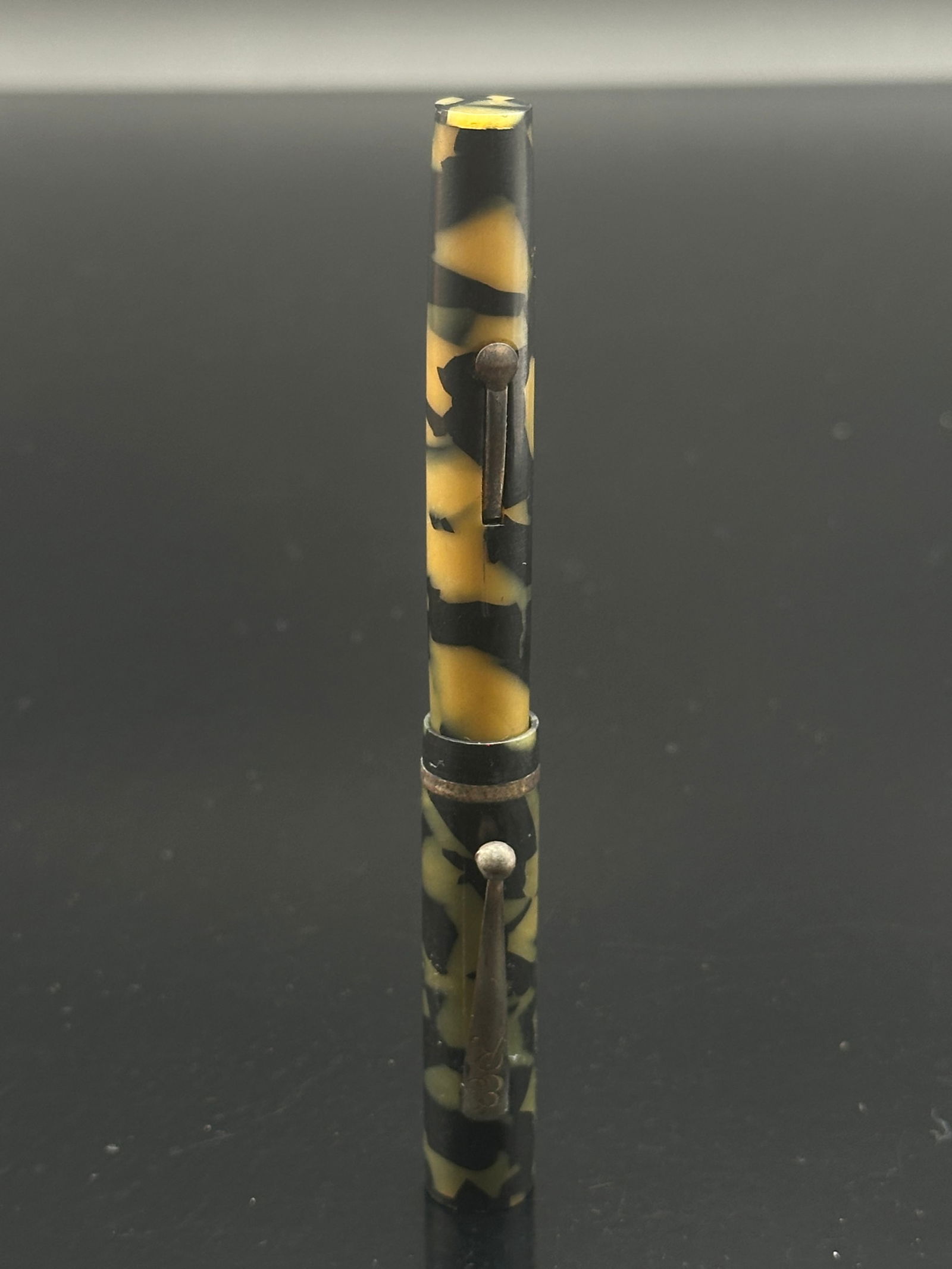 Eagle E&R Fountain Pen – Yellow & Black Marbled Celluloid – 14K Gold Nib – USA, c. 1930s (1 of 10)