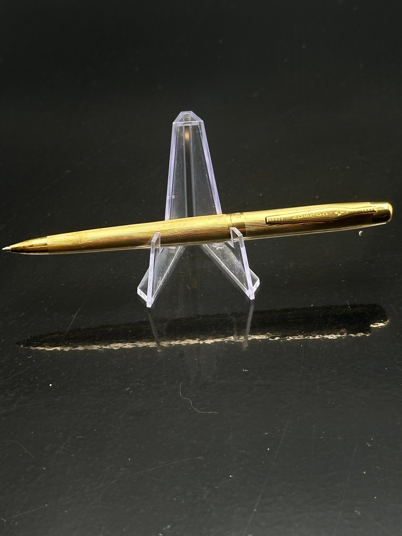 Vintage Colson USA Gold-Plated Mechanical Pencil – Ribbed Pattern, Mid-Century, Patent 307584: Vintage Colson mechanical pencil made in the U.S.A., featuring a gold-plated body with a fine ribbed design and clip marked “COLSON U.S.A.” The barrel is engraved “PAT. 307584.” A fine