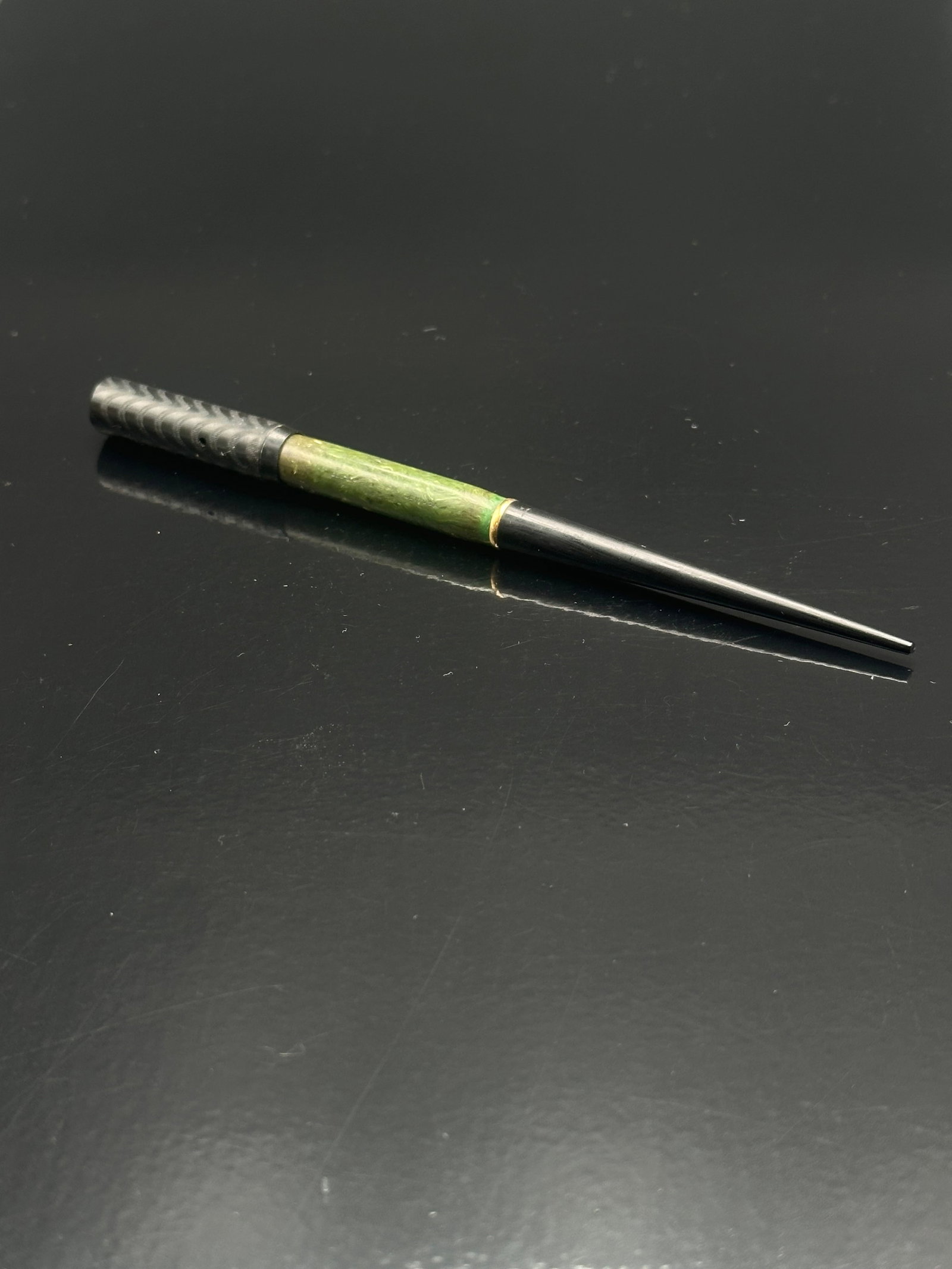 Vintage Parker Duofold Jr. Ringtop Fountain Pen – Green Marble Celluloid, 14K Gold Nib – Made in: Beautiful Geo. S. Parker Duofold Jr. fountain pen featuring a vibrant green marbled celluloid barrel and a black hard rubber cap with ringtop. The barrel is imprinted “GEO. S. PARKER – PEN – MAD