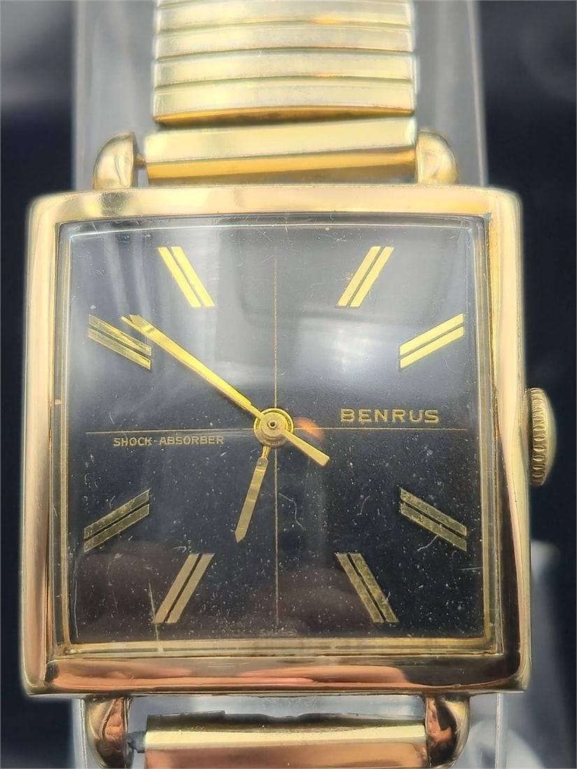 1950s Benrus 17J Manual – Black Dial – Swiss Made: Classic vintage 1950s Benrus gents wristwatch, featuring a striking black dial with gold-tone numerals and hands. Powered by a 17-jewel Swiss-made manual wind movement, housed in a gold-plated round c