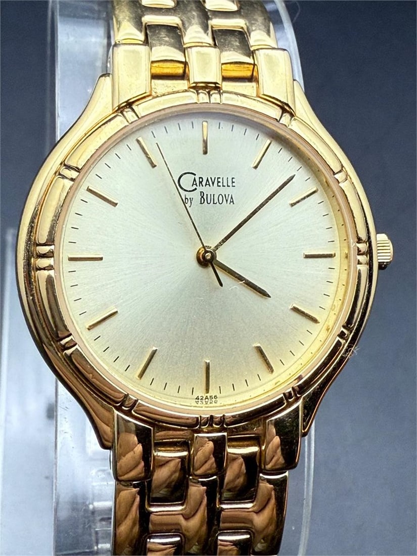 Vintage Caravelle Bulova 42A56 Sunburst Quartz Watch: Running condition.The watch is sold as-is in current condition.Thank you for viewing this auction. We are a dedicated team of vintage watch and antique enthusiasts with years of experience in collecti