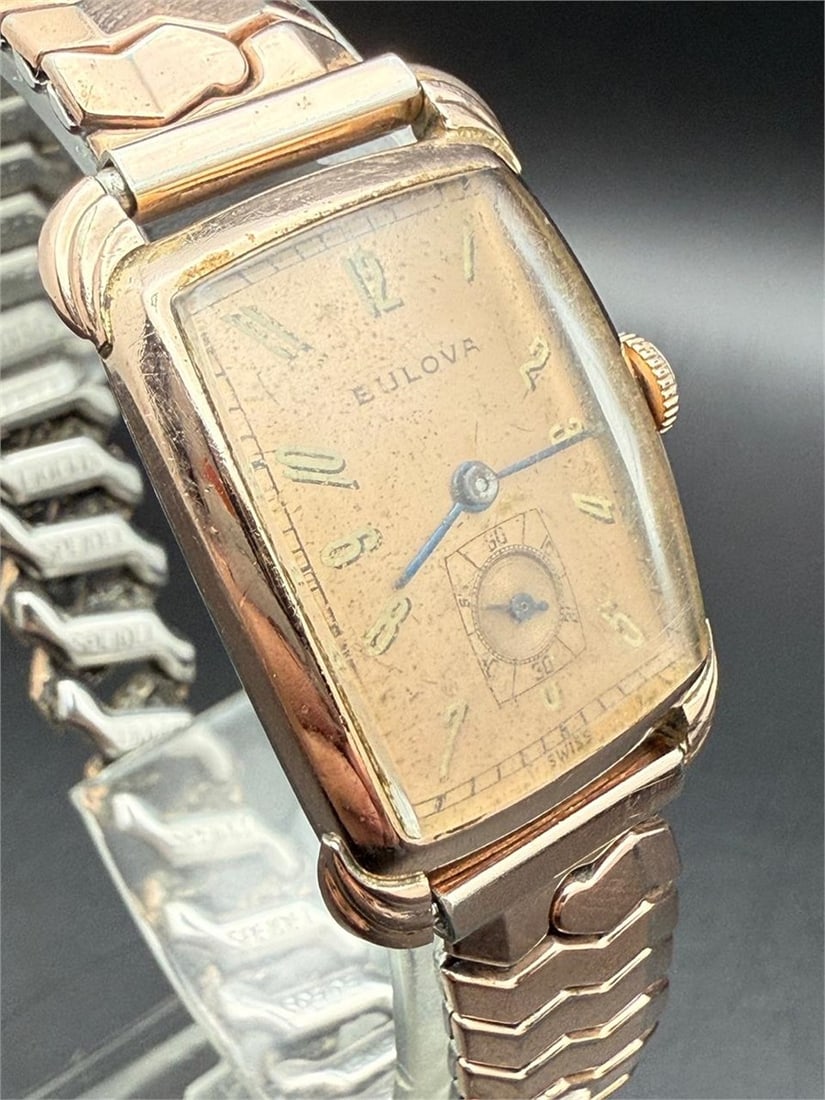 947 Bulova Senator 8AH 17j Art Deco Gents Watch: Running condition.The watch is sold as-is in current condition.Thank you for viewing this auction. We are a dedicated team of vintage watch and antique enthusiasts with years of experience in collecti