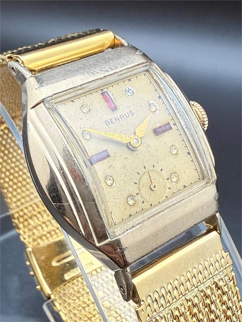 Vintage Benrus CW11 Ruby Dial 10k RGP Gents Watch: Running condition.The watch is sold as-is in current condition.Thank you for viewing this auction. We are a dedicated team of vintage watch and antique enthusiasts with years of experience in collecti