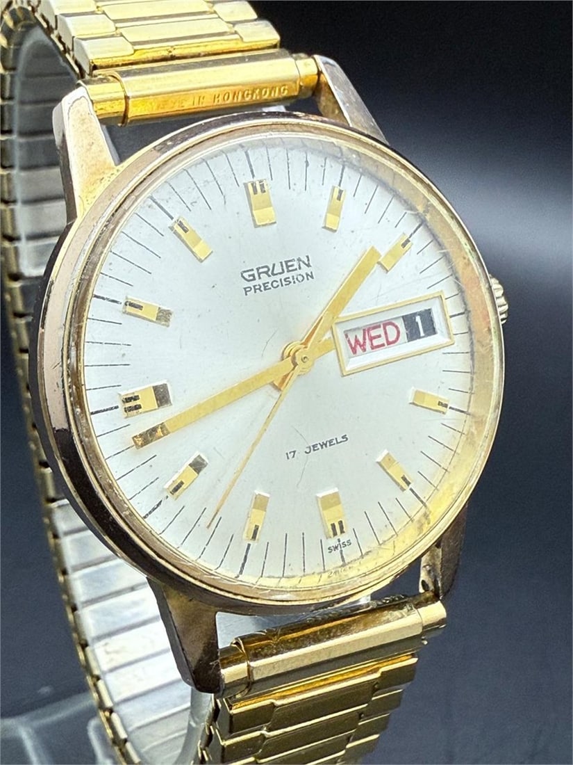 Vtg Gruen 512CD Sunburst Day/Date 17j Watch: 512 CD caliber 17 Jewel movementDay/Date functionSunburst dialRunning condition.The watch is sold as-is in current condition.