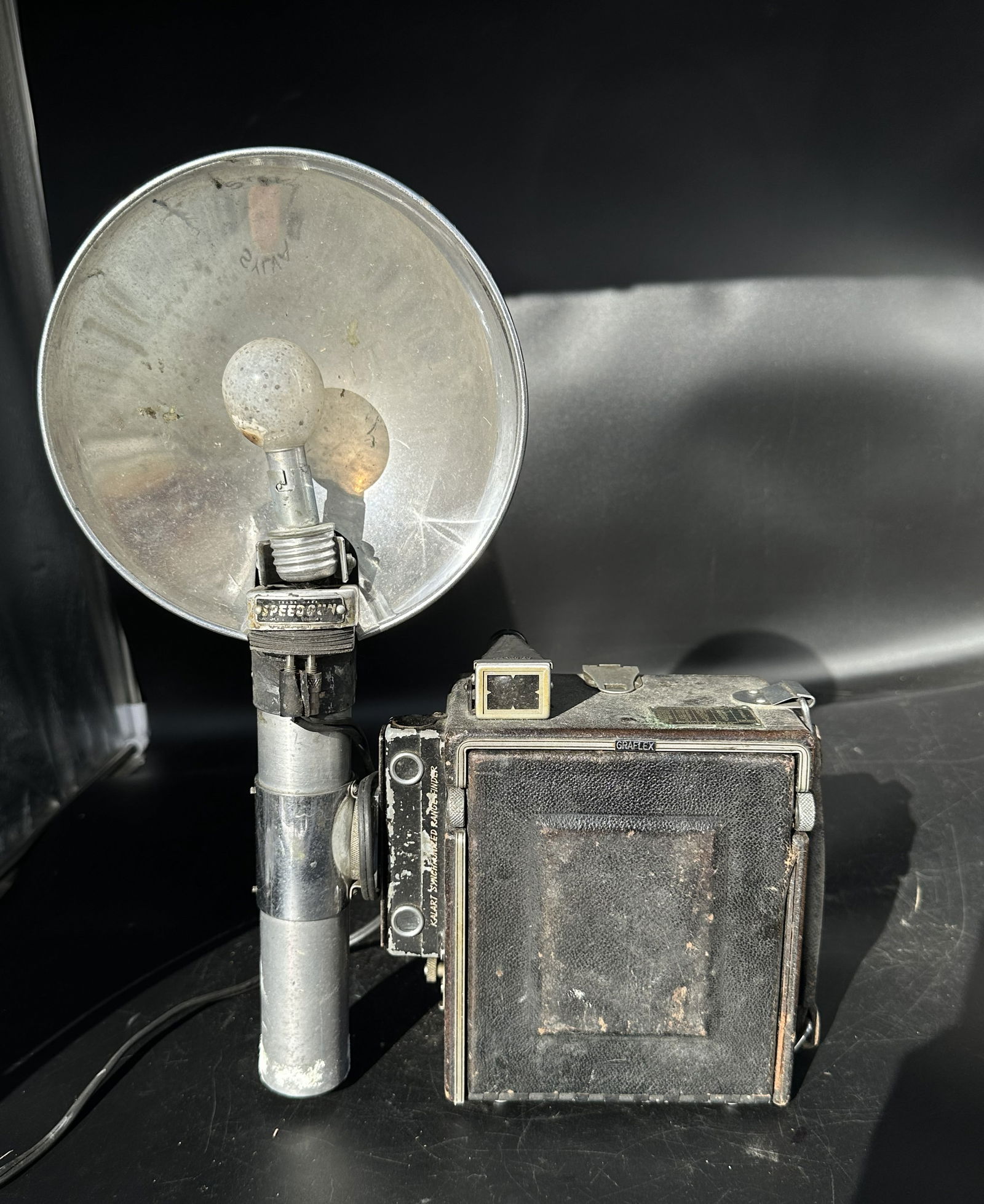 Vintage Graflex Speed Graphic Press Camera w/ Kalart Rangefinder & Flash: Classic mid-century Graflex Speed Graphic press camera featuring a Kalart synchronized rangefinder and large side-mounted flash unit with reflector and bulb. This model was the standard for profession