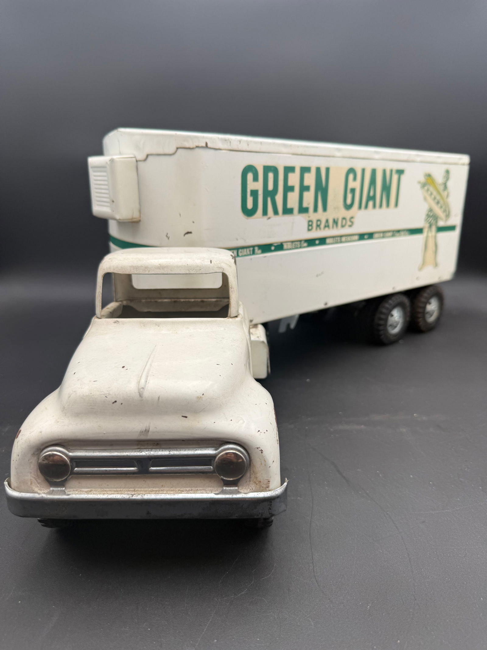 VINTAGE TONKA GREEN GIANT SEMI TRUCK & TRAILER PRESSED STEEL TOY (1 of 9)