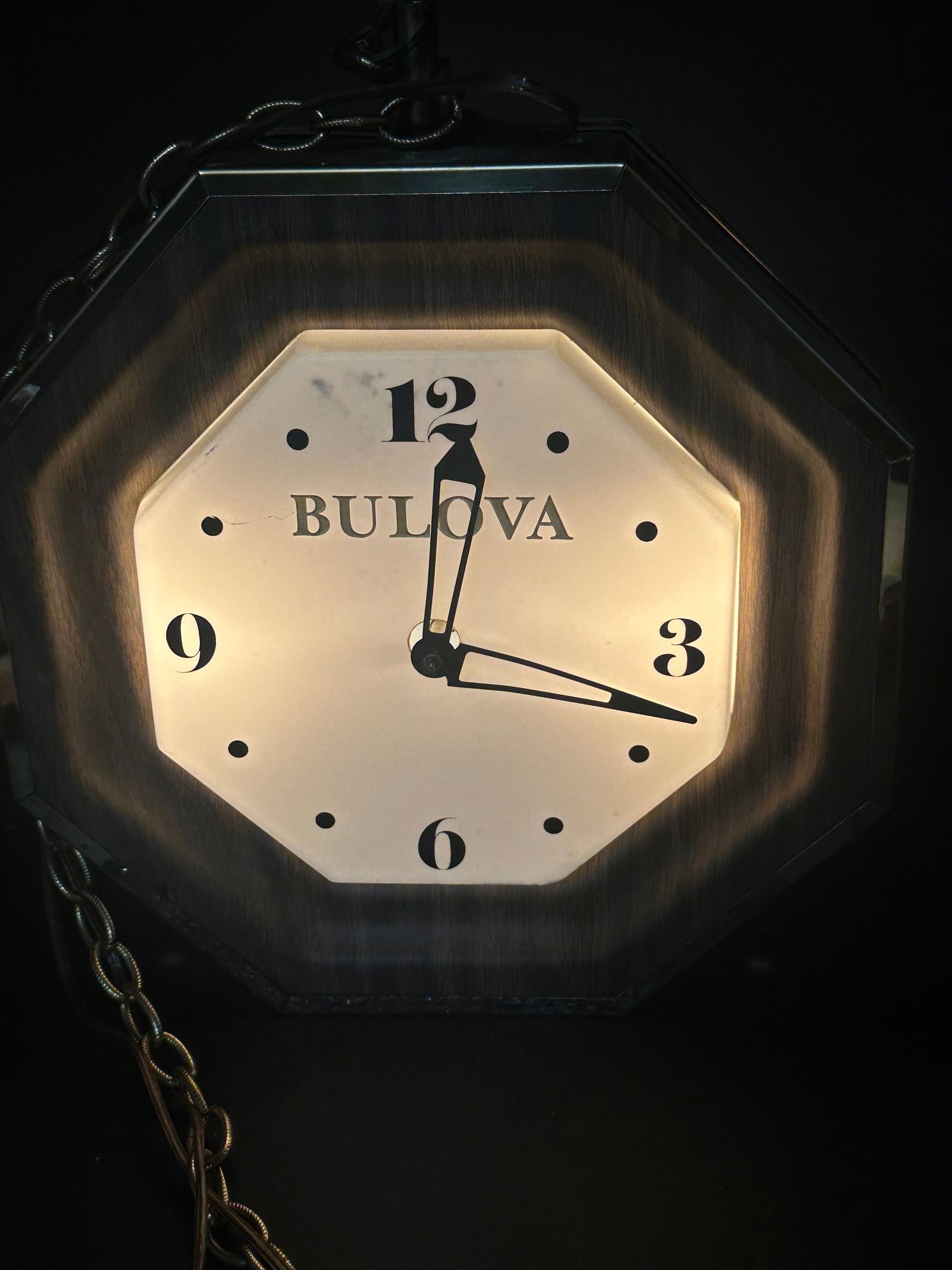 Vintage Bulova Authorized Jeweler Lighted Wall Clock (1 of 13)