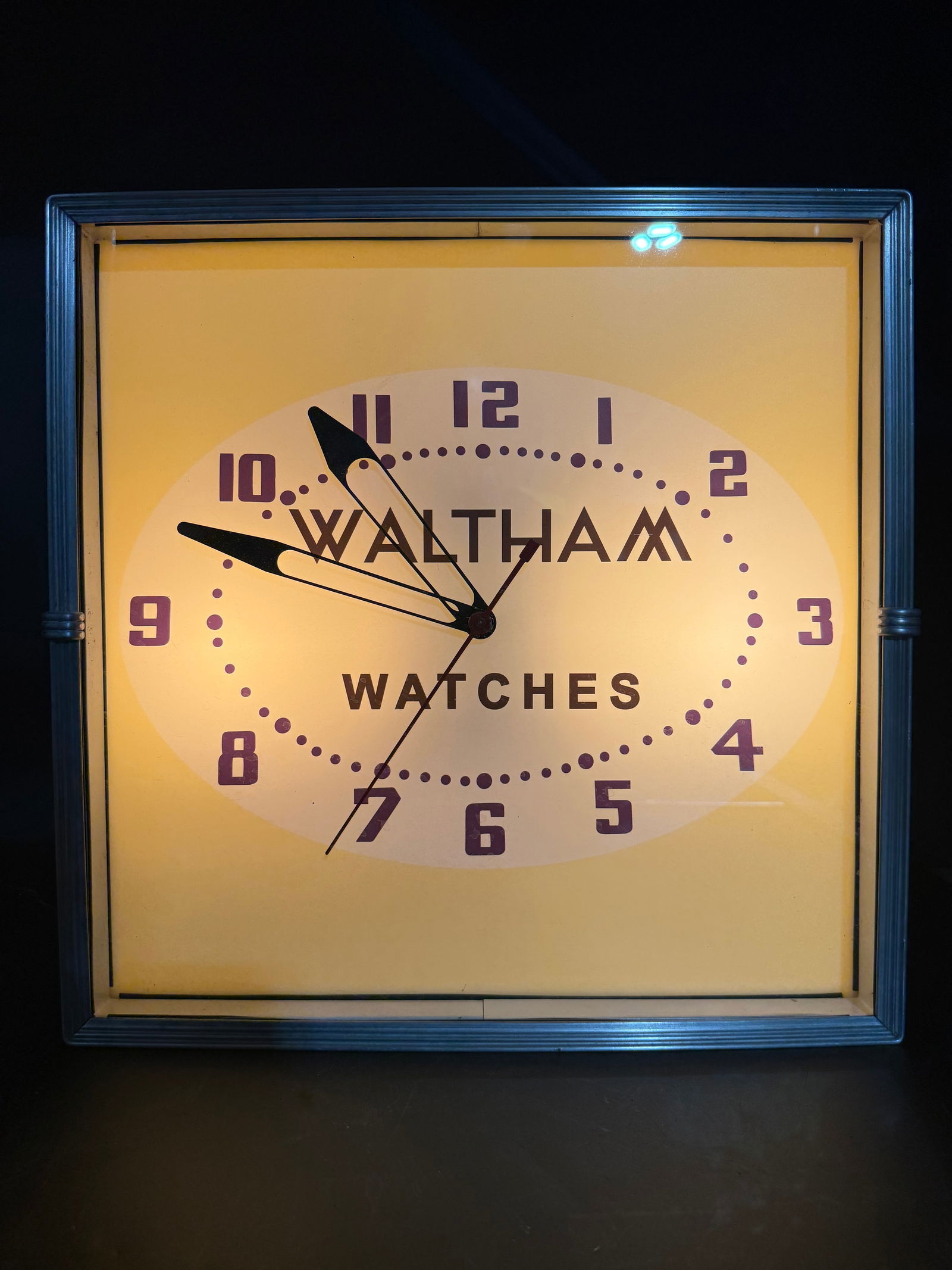 Vintage Waltham Watches advertising wall clock. (1 of 9)