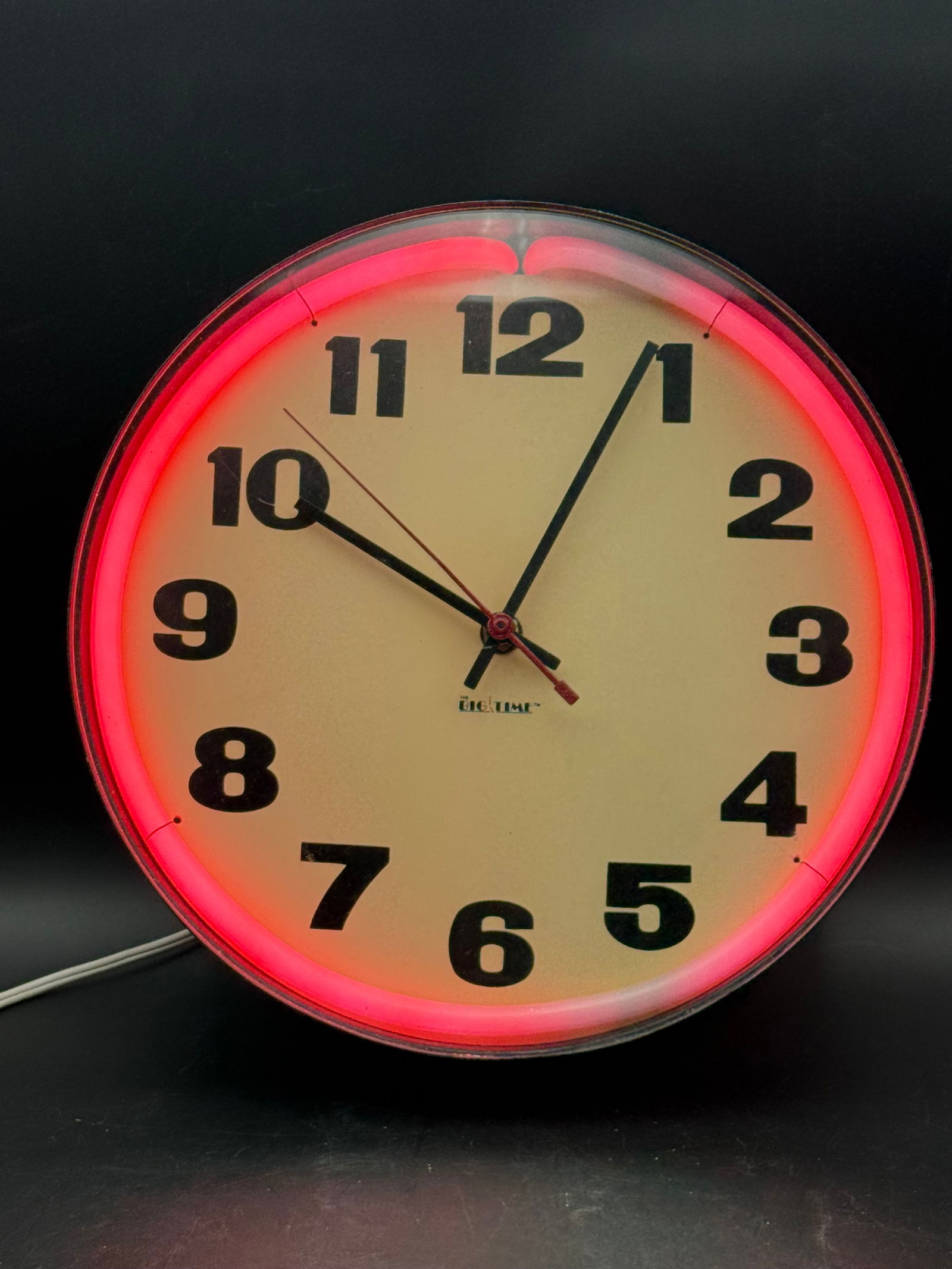 The big time wall neon clock (1 of 8)
