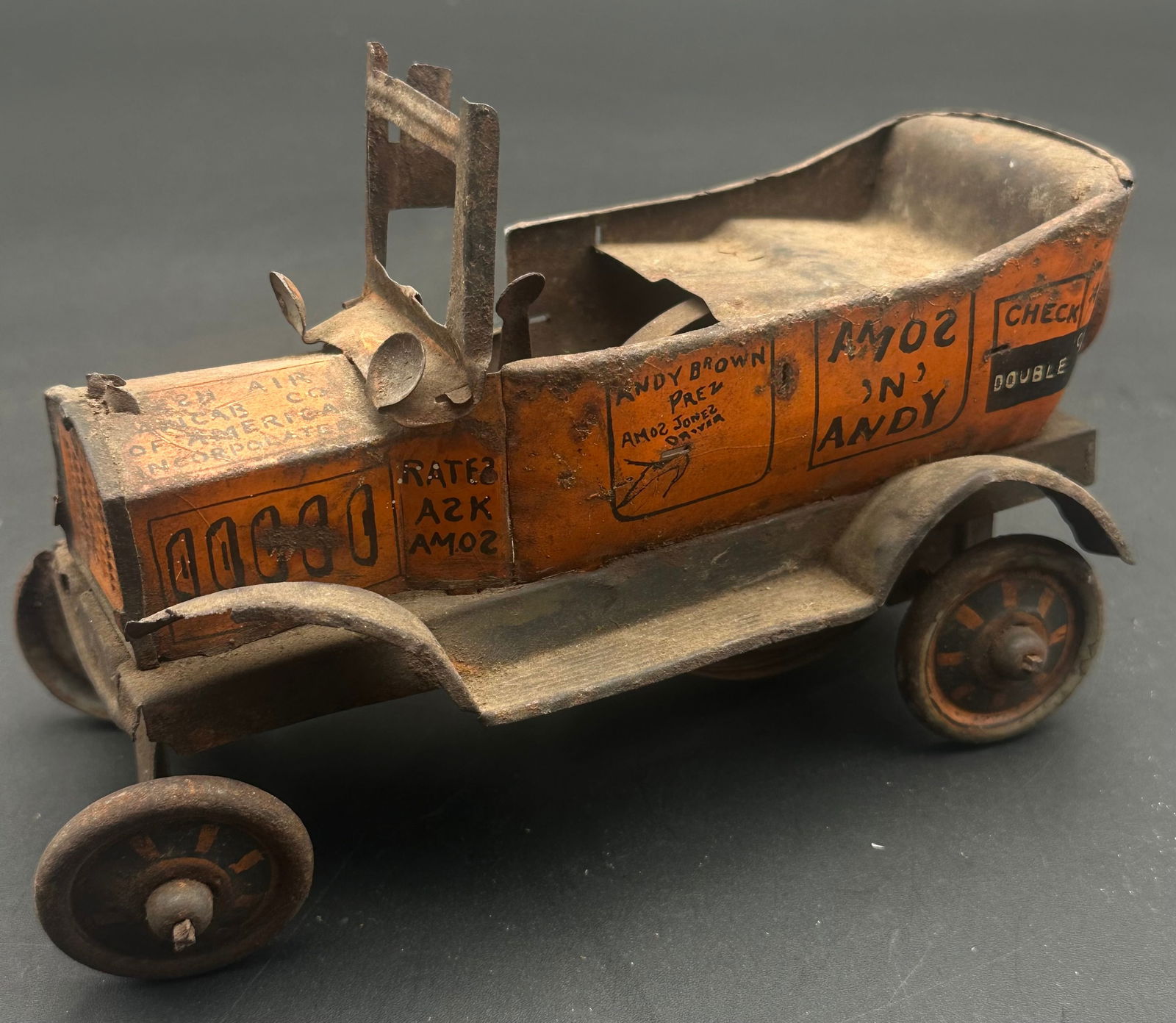 Vintage 1920s Marx “Amos ’n’ Andy Fresh Air Taxi” Tin Wind-Up Car (1 of 12)