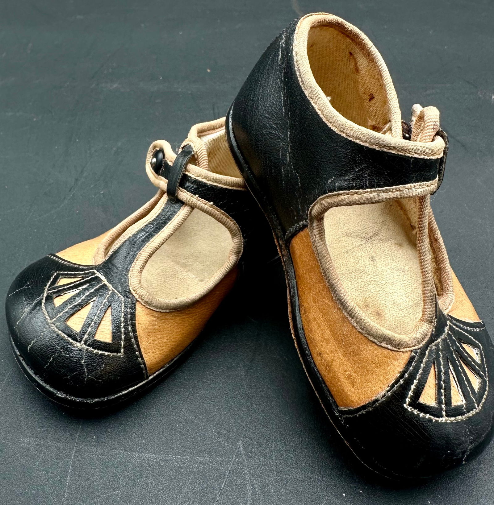 1920s Diamond Brand Child’s Leather Shoes – Two-Tone T-Strap Style (1 of 8)