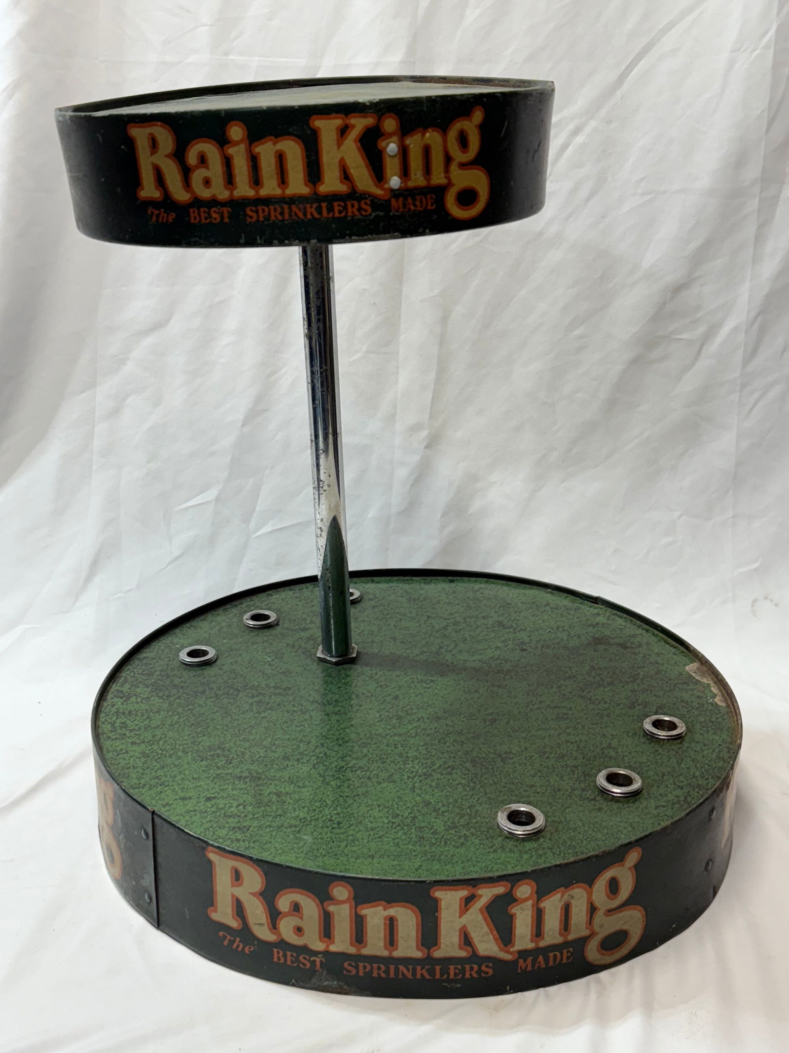 Vintage Rain King lawn sprinkler display stand. (1 of 12)