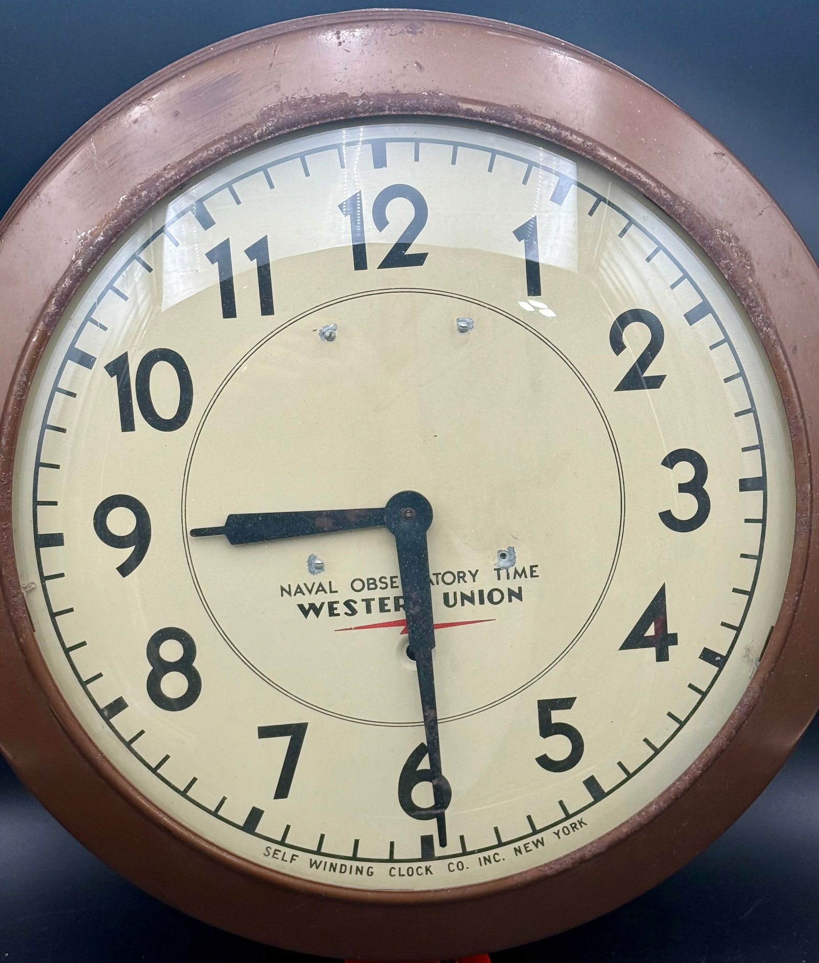 vintage Western Union "Naval Observatory Time" self-winding wall clock. (1 of 5)