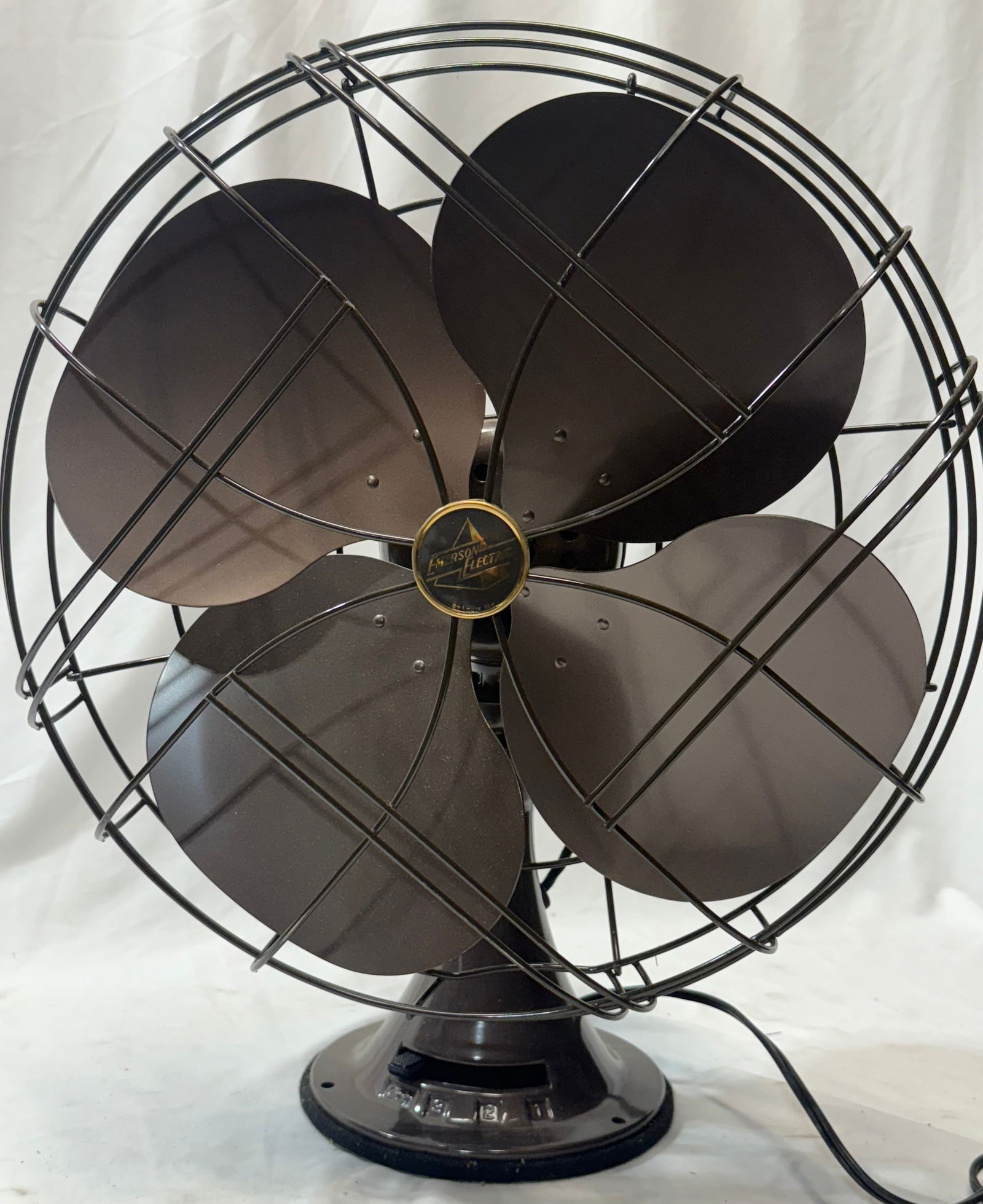 vintage Emerson Electric oscillating table fan Type 77648-AS (1 of 11)