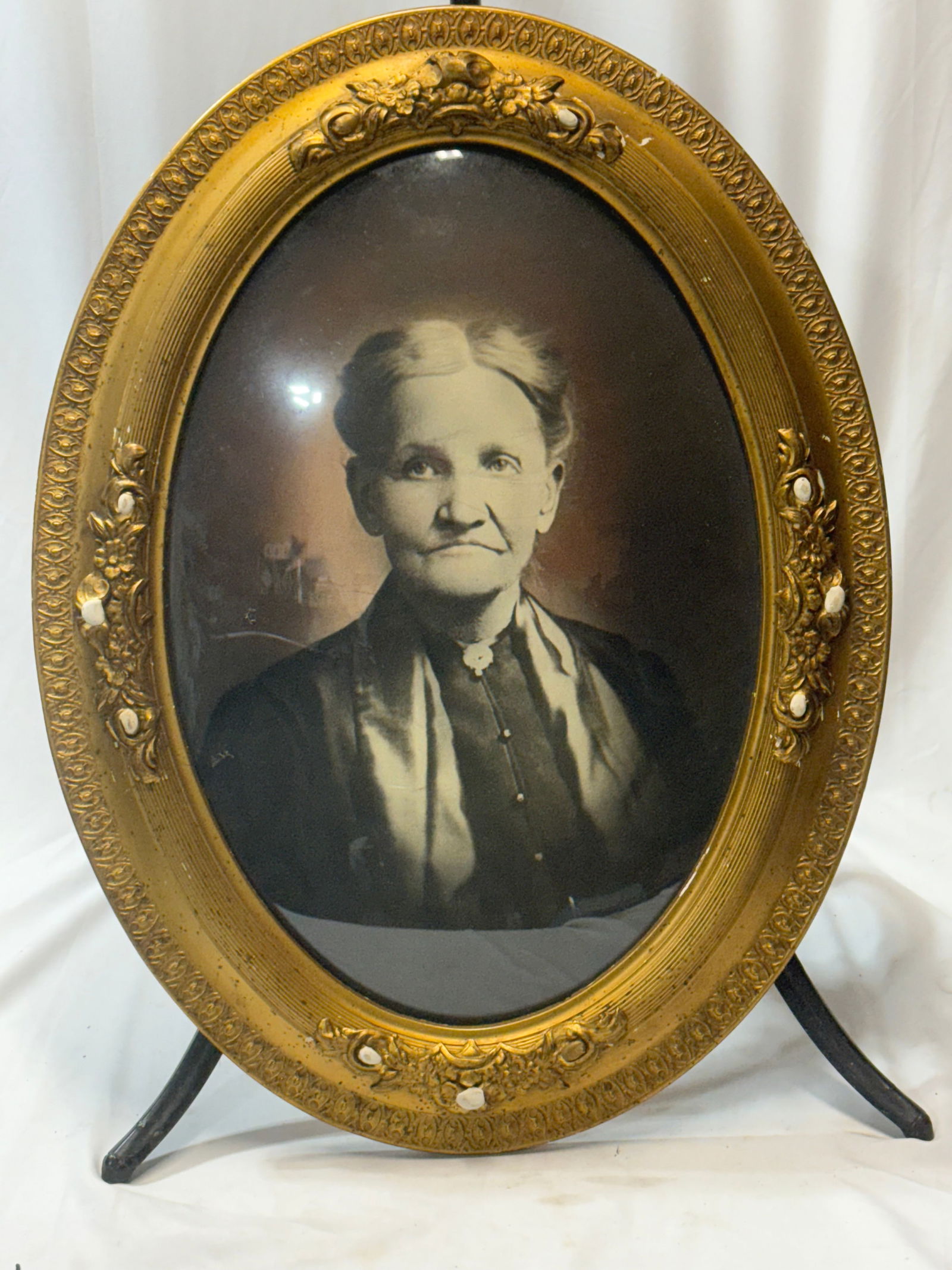 Victorian Ornate Oval old Lady Photo Framed in Rounded Curved Glass Bubble: Frame size 24.5x18.5