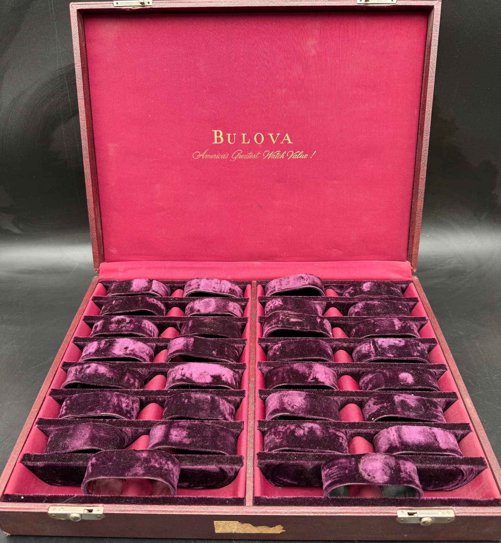 Vintage Bulova watch dealer presentation box (1 of 8)