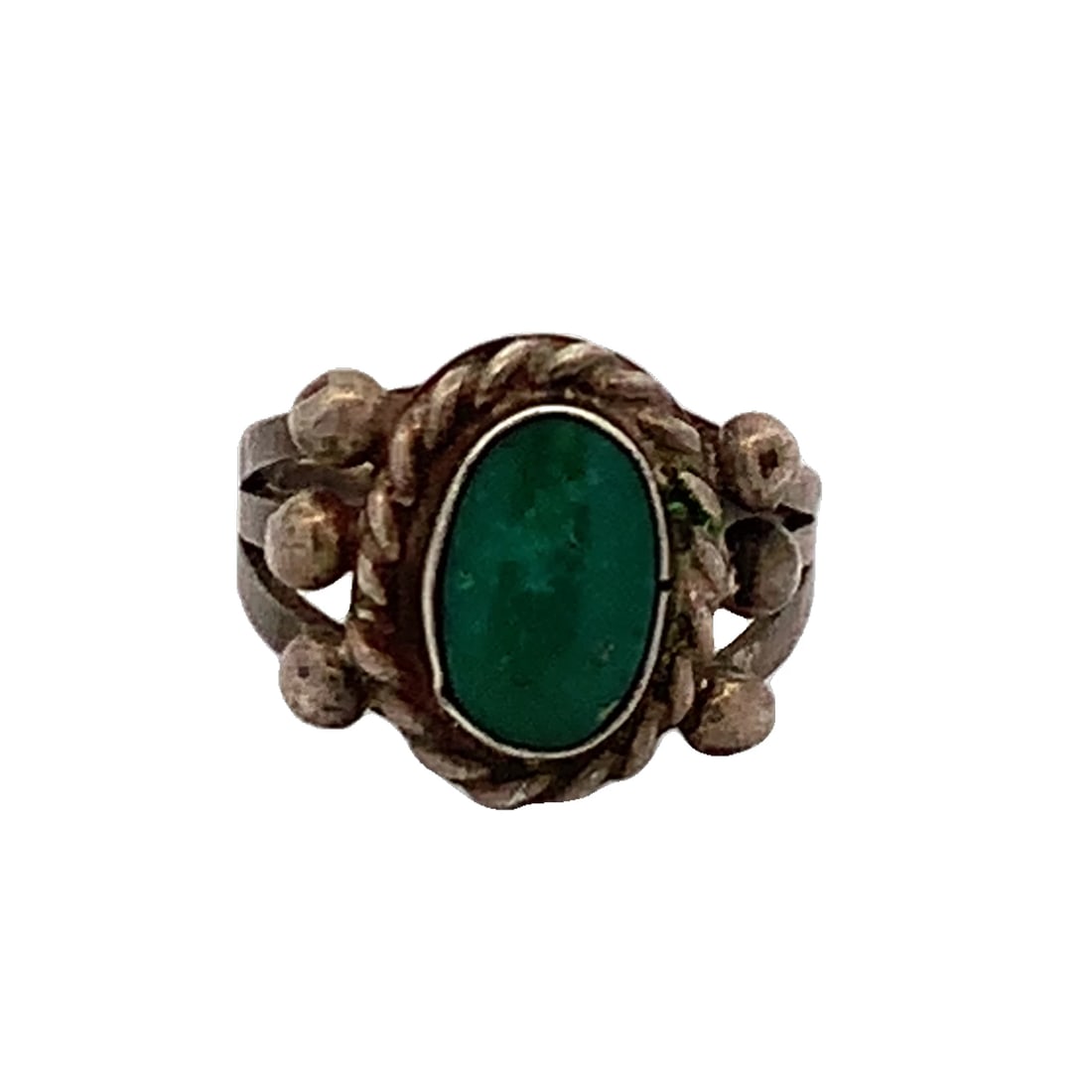 Vintage sterling Navajo Native American Turquoise Ring: 4.04 gr no Stamps2 mm e shank13 mm C TOPSz: 4.25Stone: Comm x 9mm