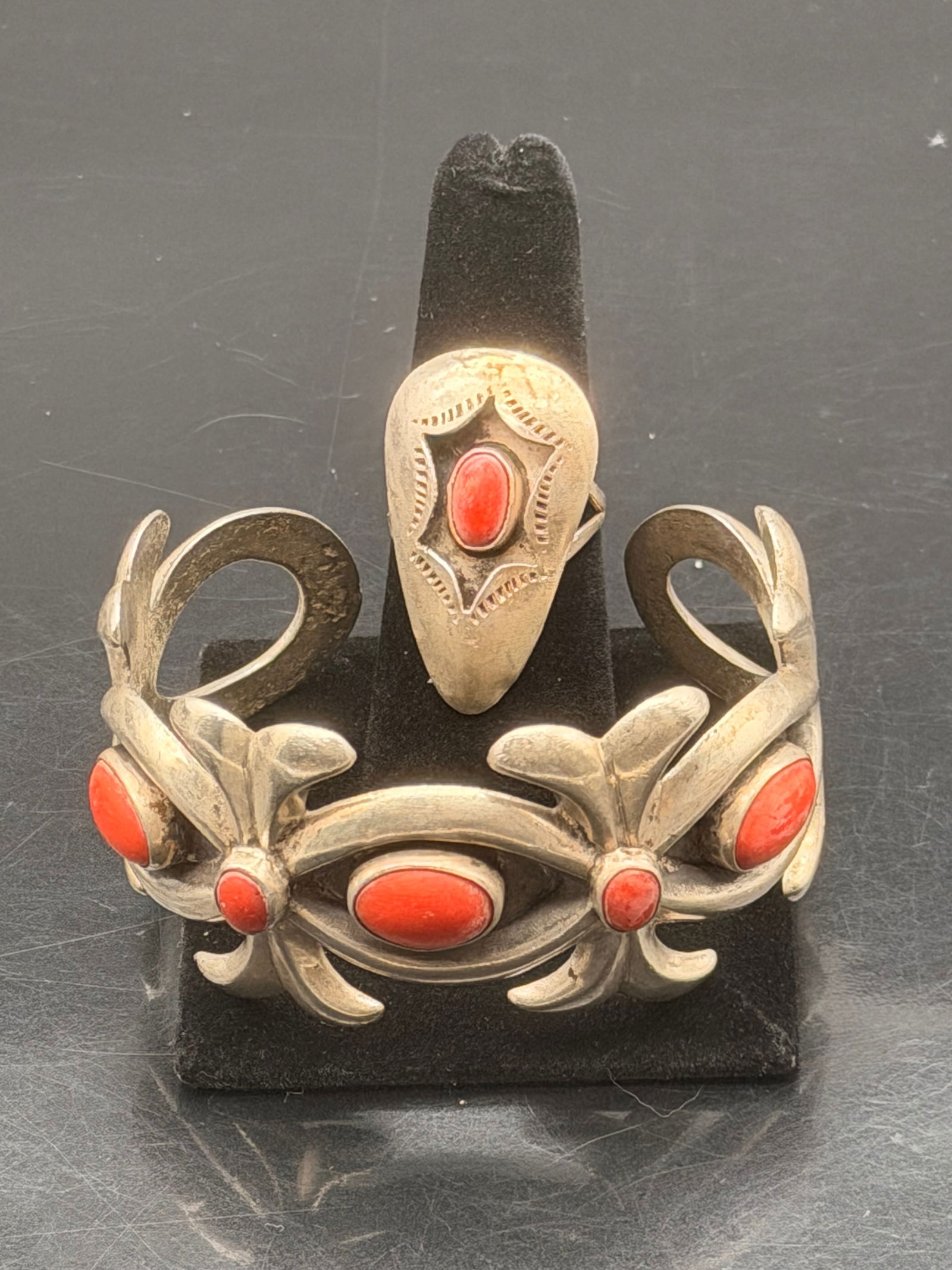 Vintage Navajo Sterling Silver & Coral Cuff Bracelet and Ring Set – 65g (1 of 11)