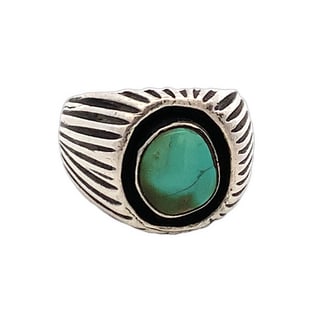 Vintage Sterling Silver Turquoise Ring – 12g: Bold vintage sterling silver ring featuring a 10mm turquoise cabochon set in a smooth bezel with radiating etched lines. Tested sterling silver. Approx. 20mm at top, 12mm at shank, total weight 12g.