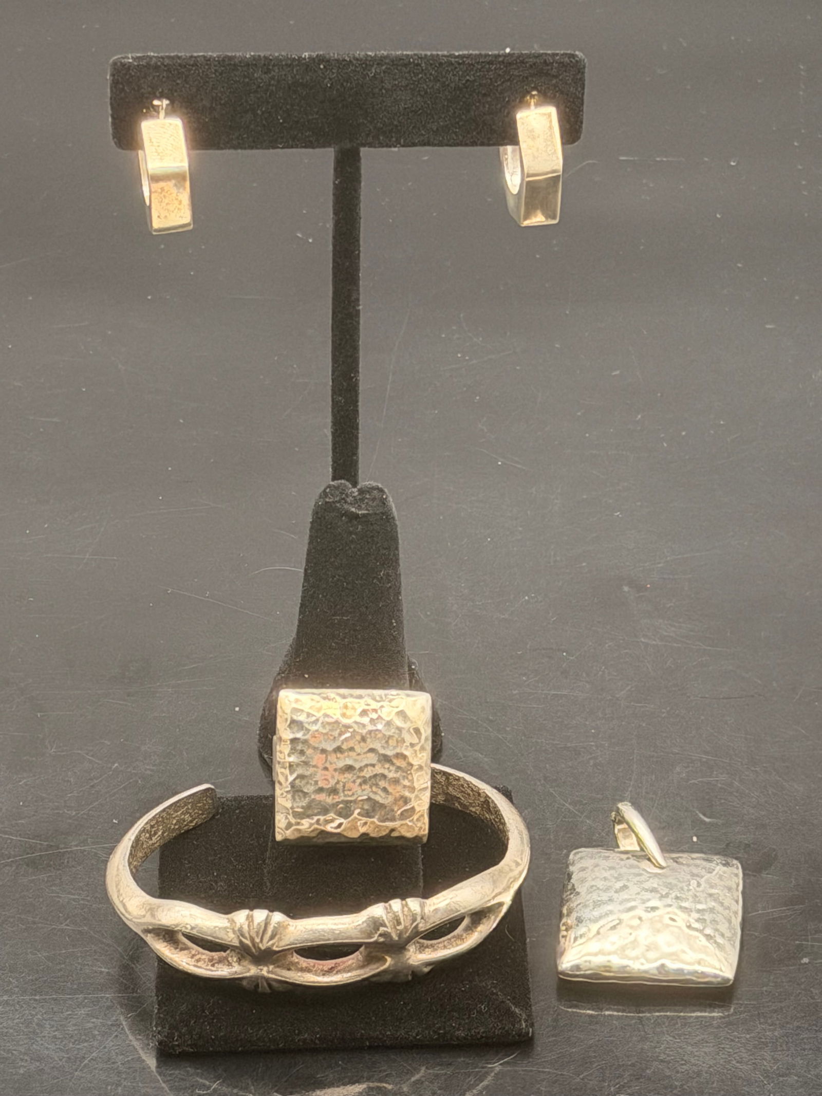 Modernist Sterling Silver Jewelry Set – Hammered Cuff Bracelet, Ring, Earrings & Pendant – 61g (1 of 15)