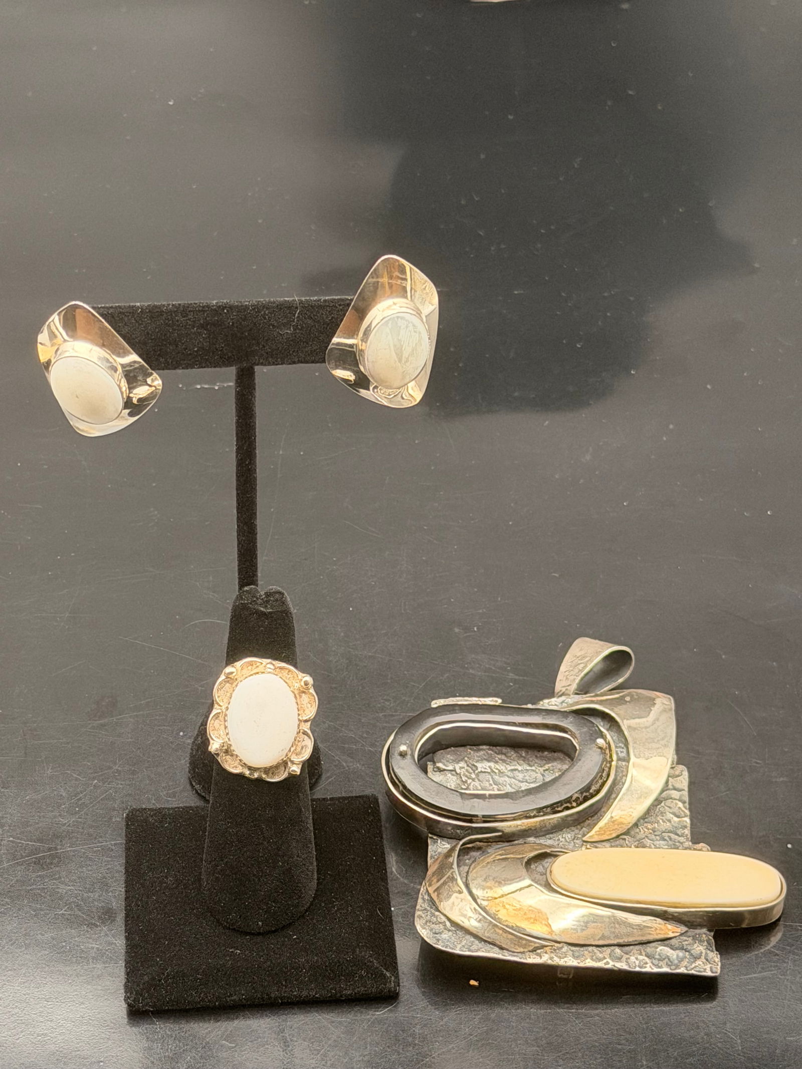 Vintage Modernist Sterling Silver Jewelry Set – Pendant, Earrings & Ring, Abstract Design, 91g (1 of 12)