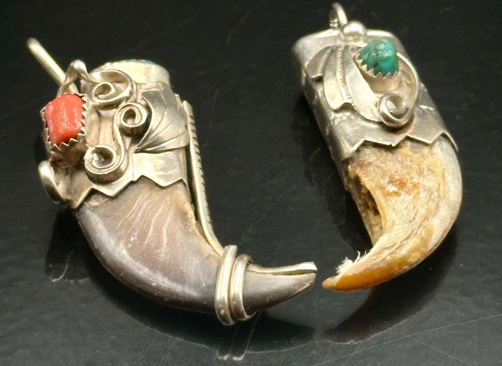 Pair of Vintage Sterling Silver Bear Claw Pendants – Coral & Turquoise, 17g (1 of 11)