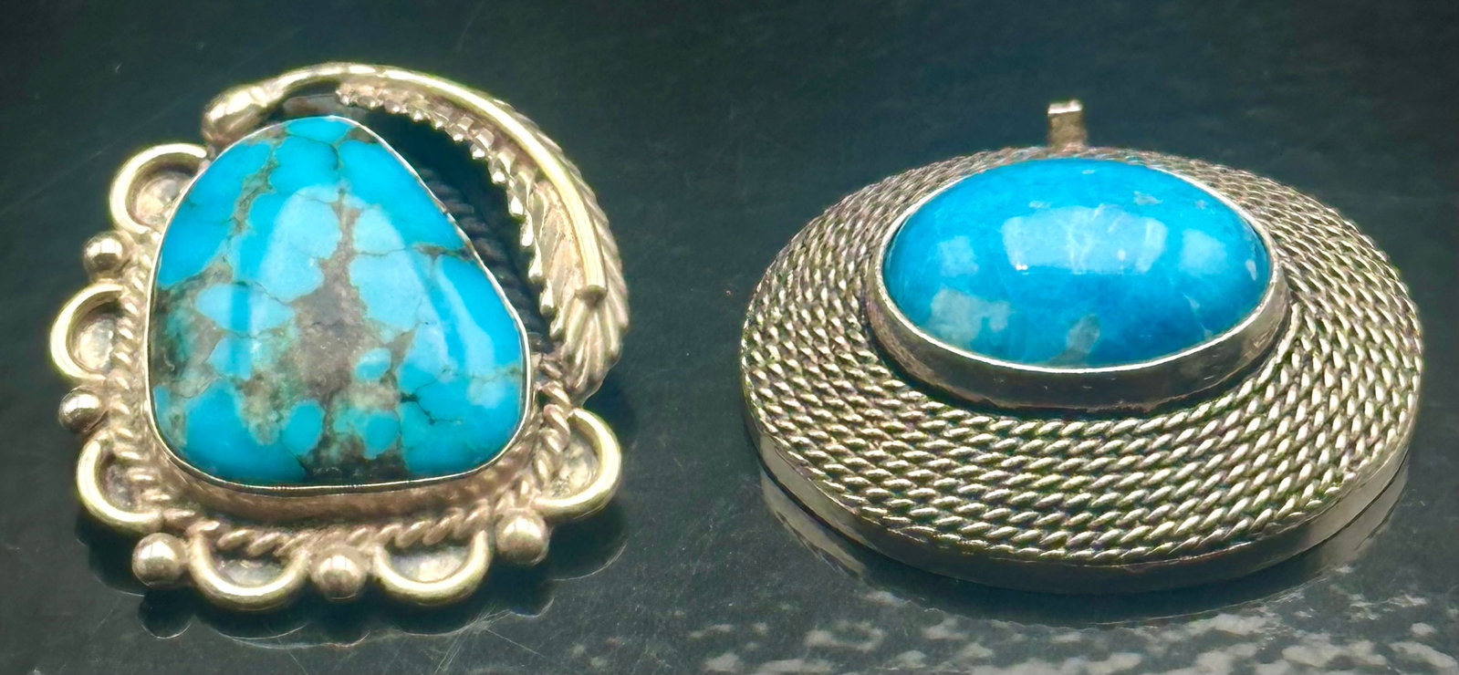 Lot of 2 Vintage Sterling Silver Turquoise Brooches – Navajo & Mexico Marked, 29g: Pair of vintage sterling silver turquoise brooches, showcasing traditional craftsmanship and natural stones.• One brooch features a large oval turquoise cabochon with a hand-tooled rope and bead 