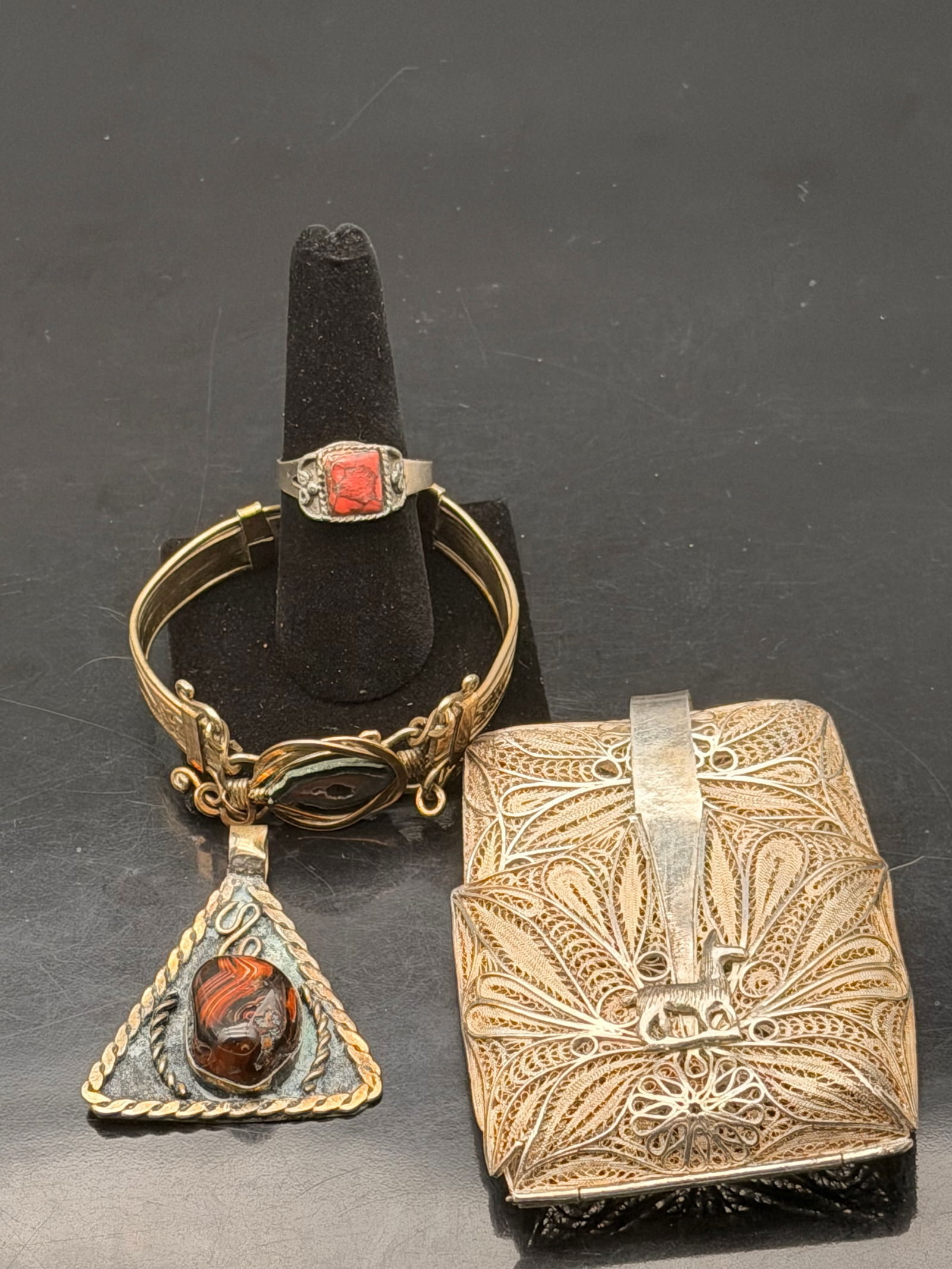 Vintage Artisan Silver Jewelry Lot – Filigree Box, Agate Pendant, Bracelet & Coral Ring – 87g (1 of 14)