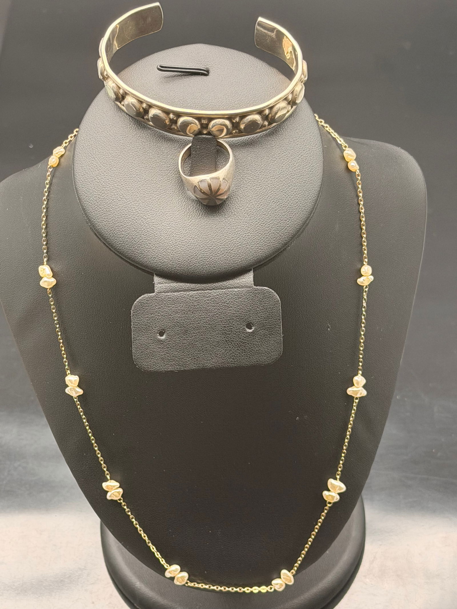 Elegant Vintage Gold Jewelry Set – Cuff Bracelet, Geometric Ring & Pearl Chain Necklace (38g) (1 of 15)