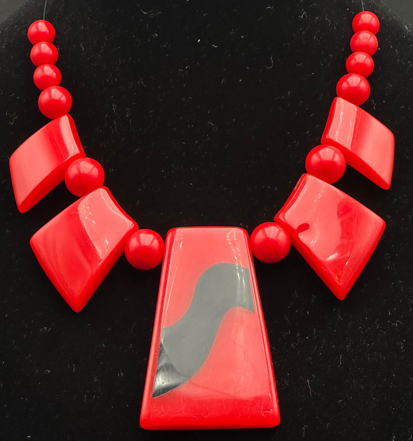 Vintage Red and Black Resin Statement Bakelite Beaded Necklace (1 of 9)