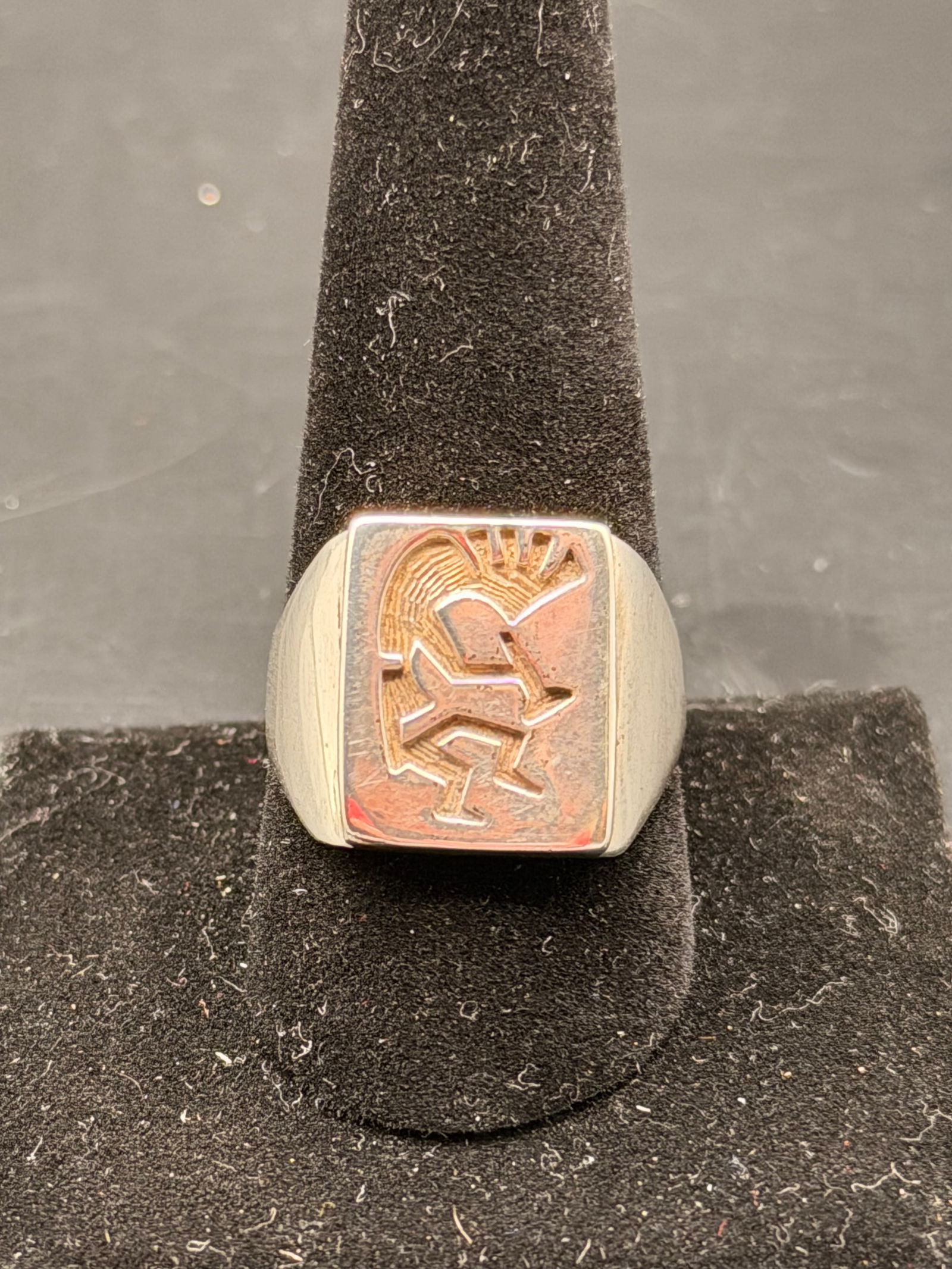 NAVAJO 925 Silver Vintage Carved Kokopelli Dancer Signet Ring (1 of 8)